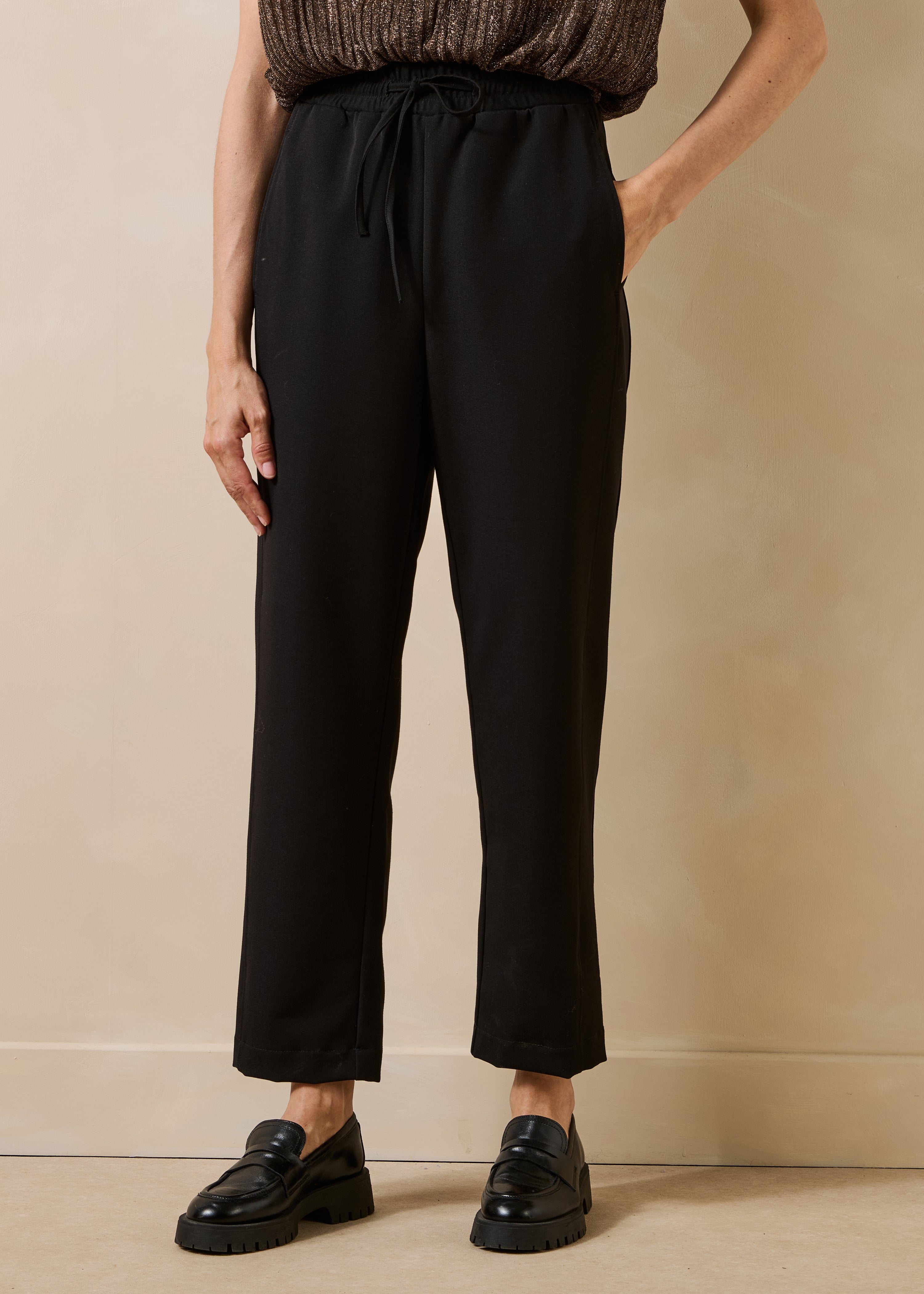 Pantalon carotte noir taille élastiquée