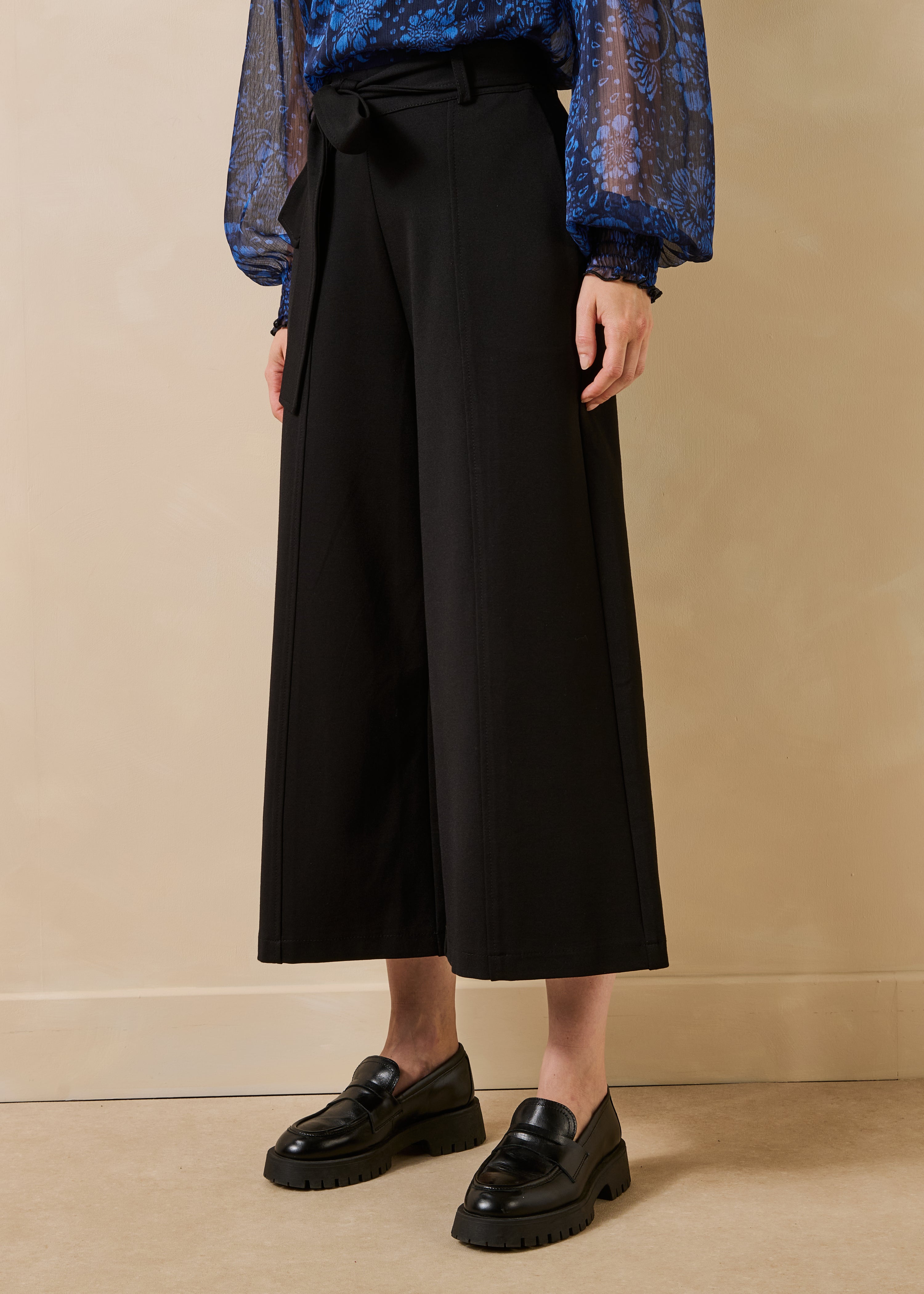Wijde broek rok-broek zwart 7/8 lengte