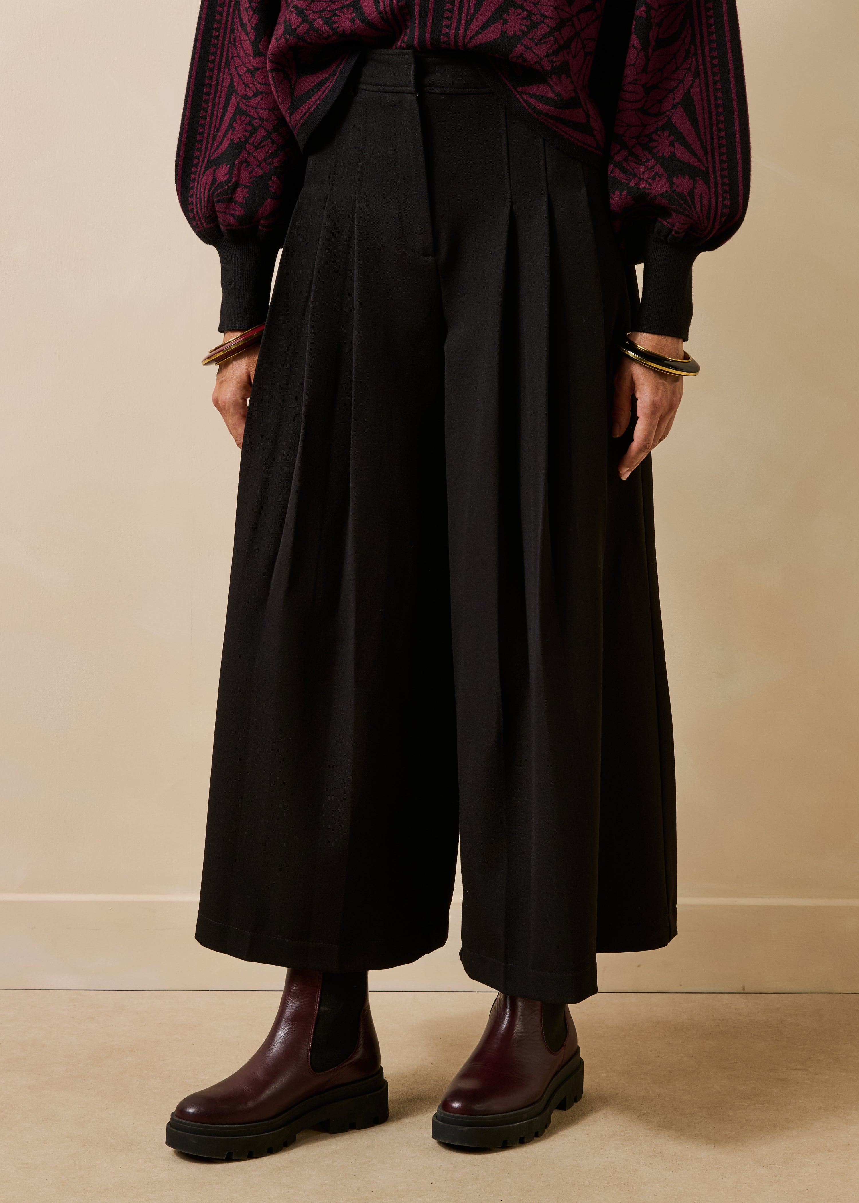 Pantalon cropped noir large plissé