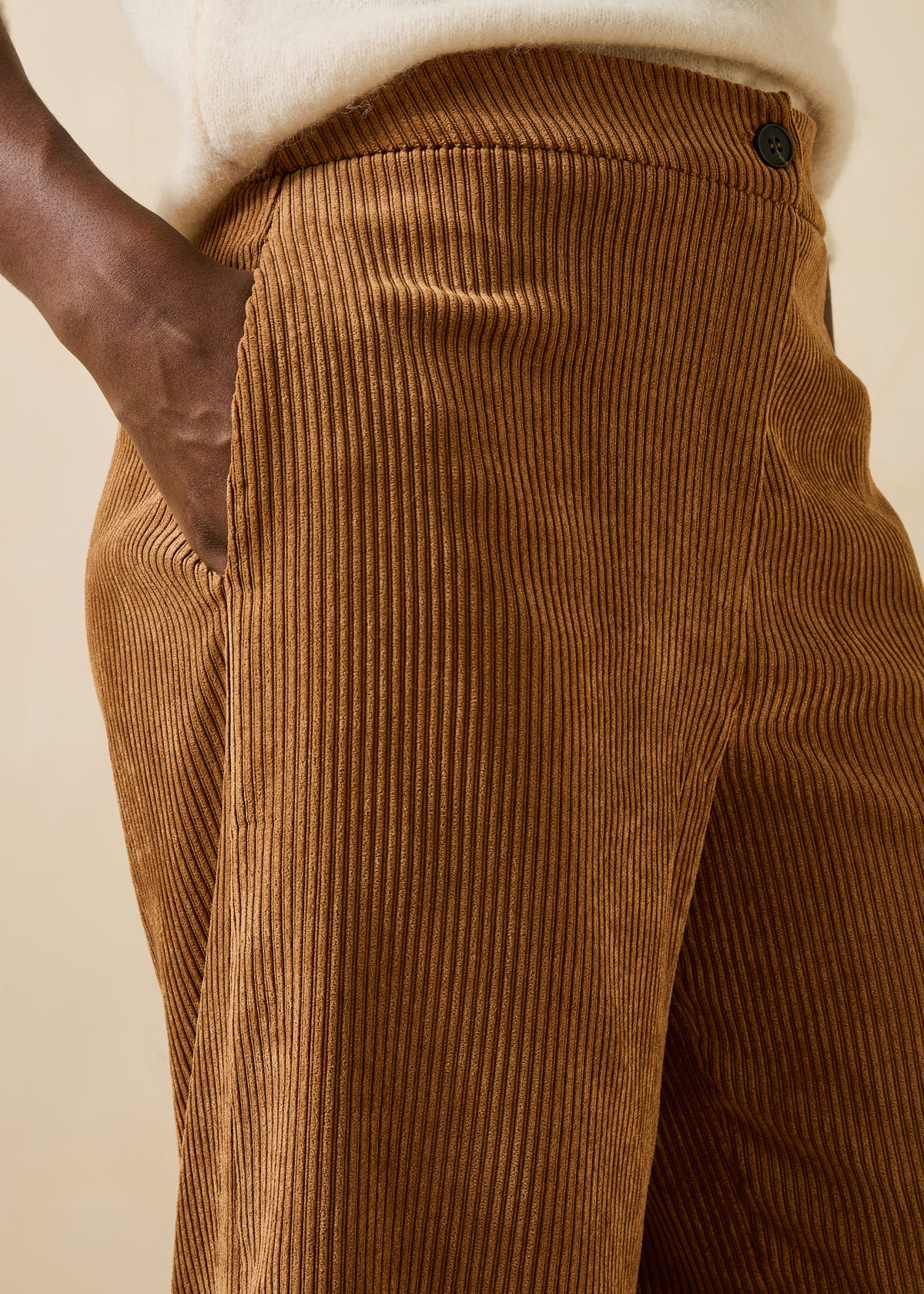Pantalon cropped camel en velours côtelé