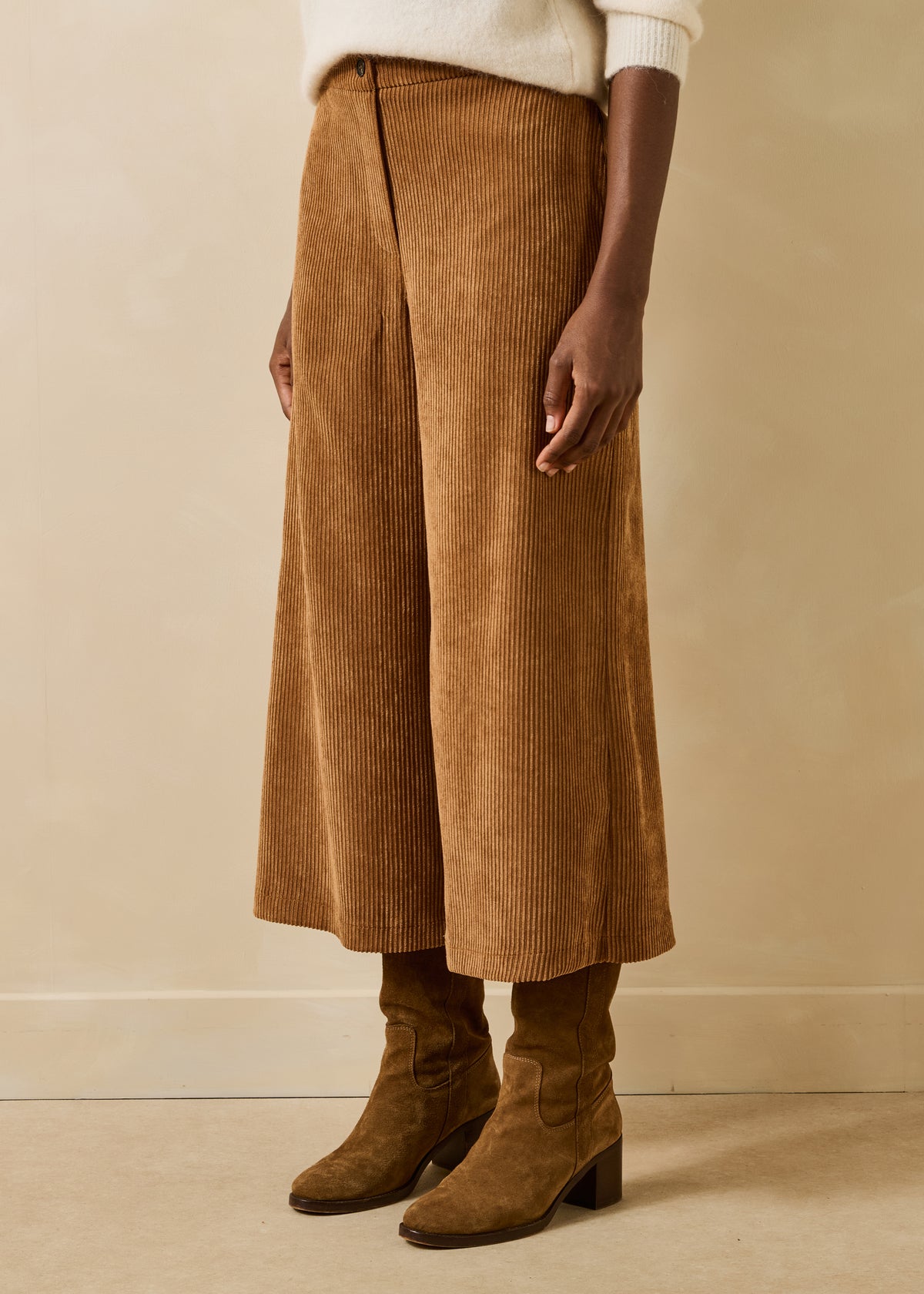 Pantalon cropped camel en velours côtelé