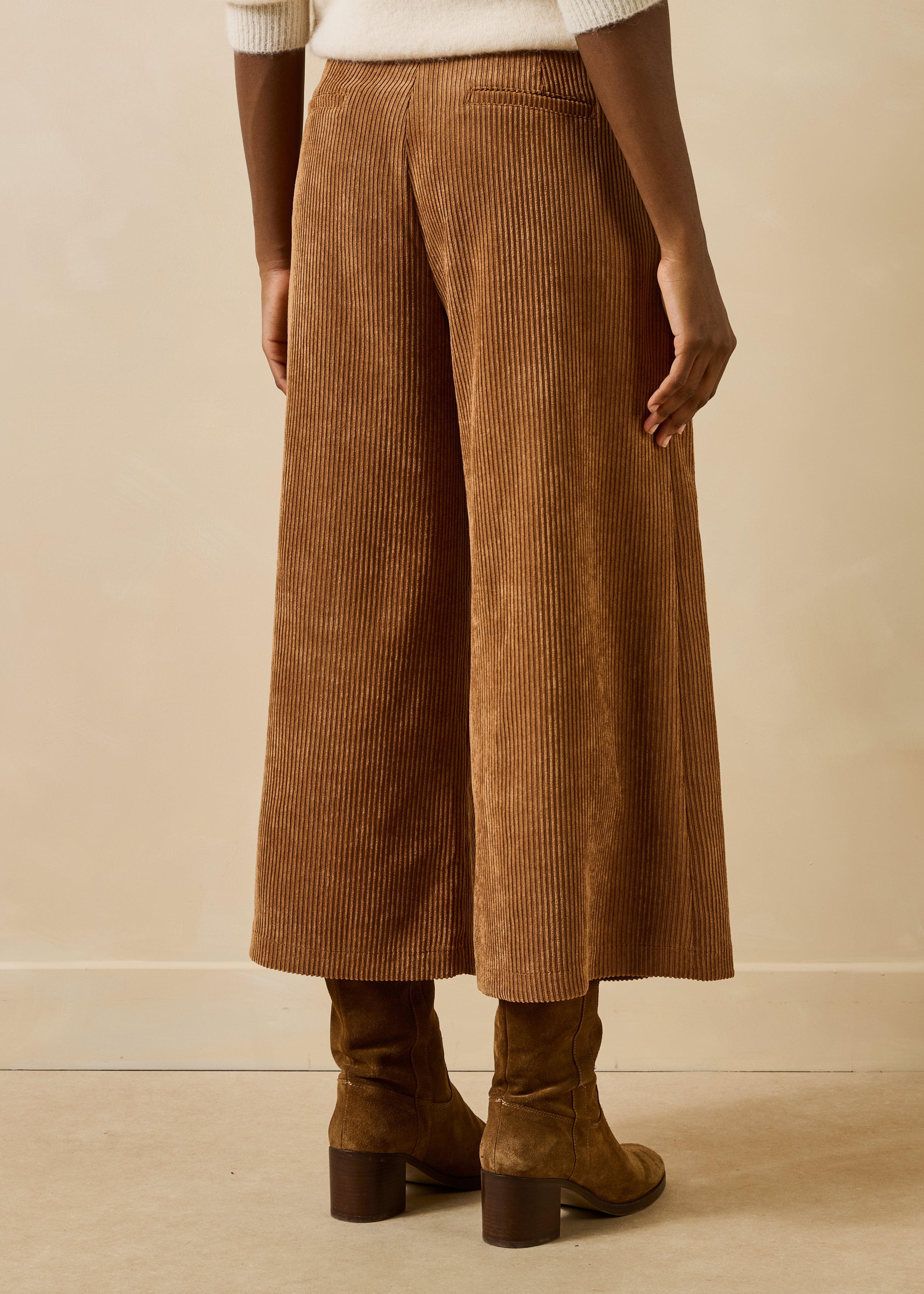 Pantalon cropped camel en velours côtelé