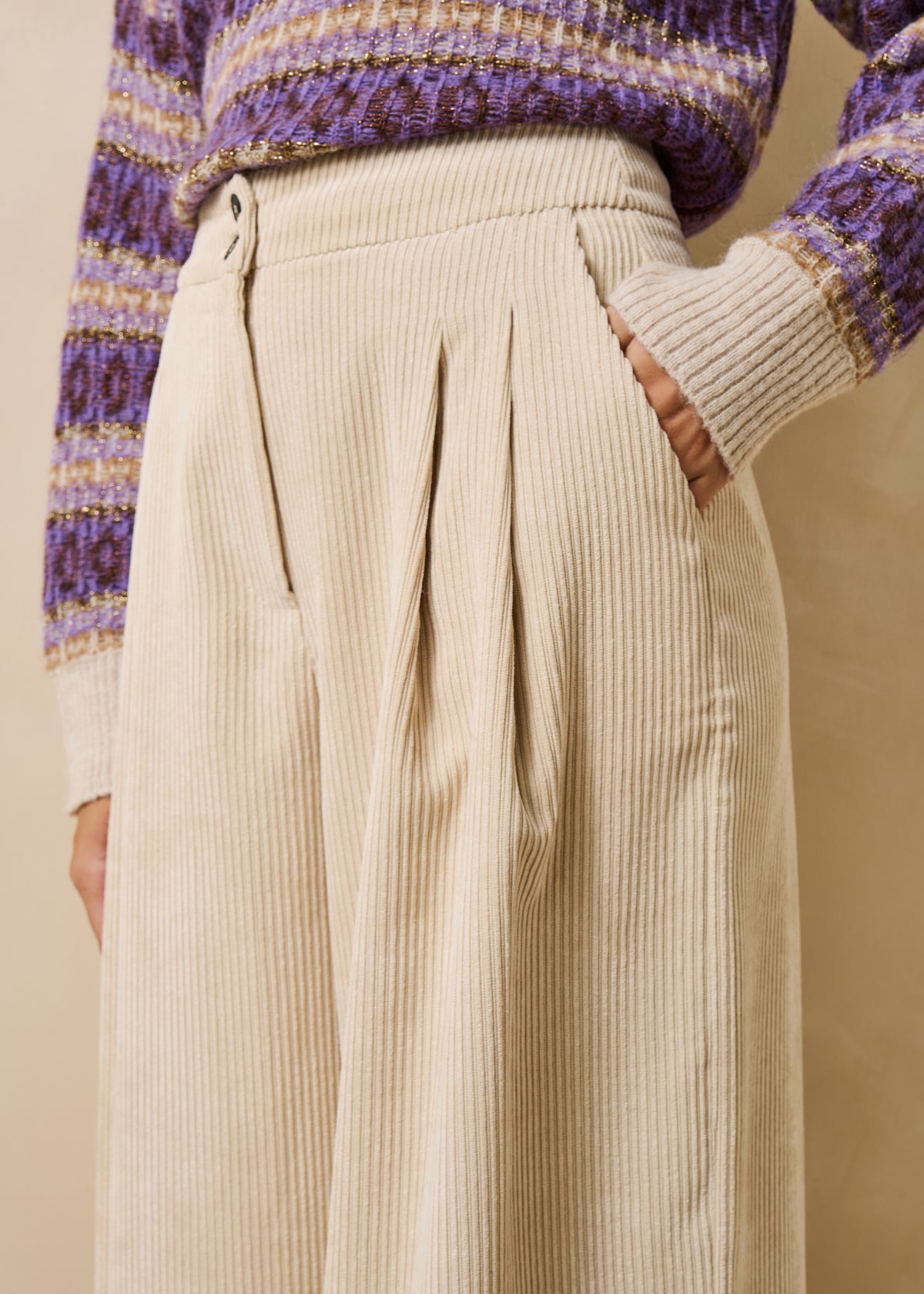Pantalón ancho beige de pana acanalada