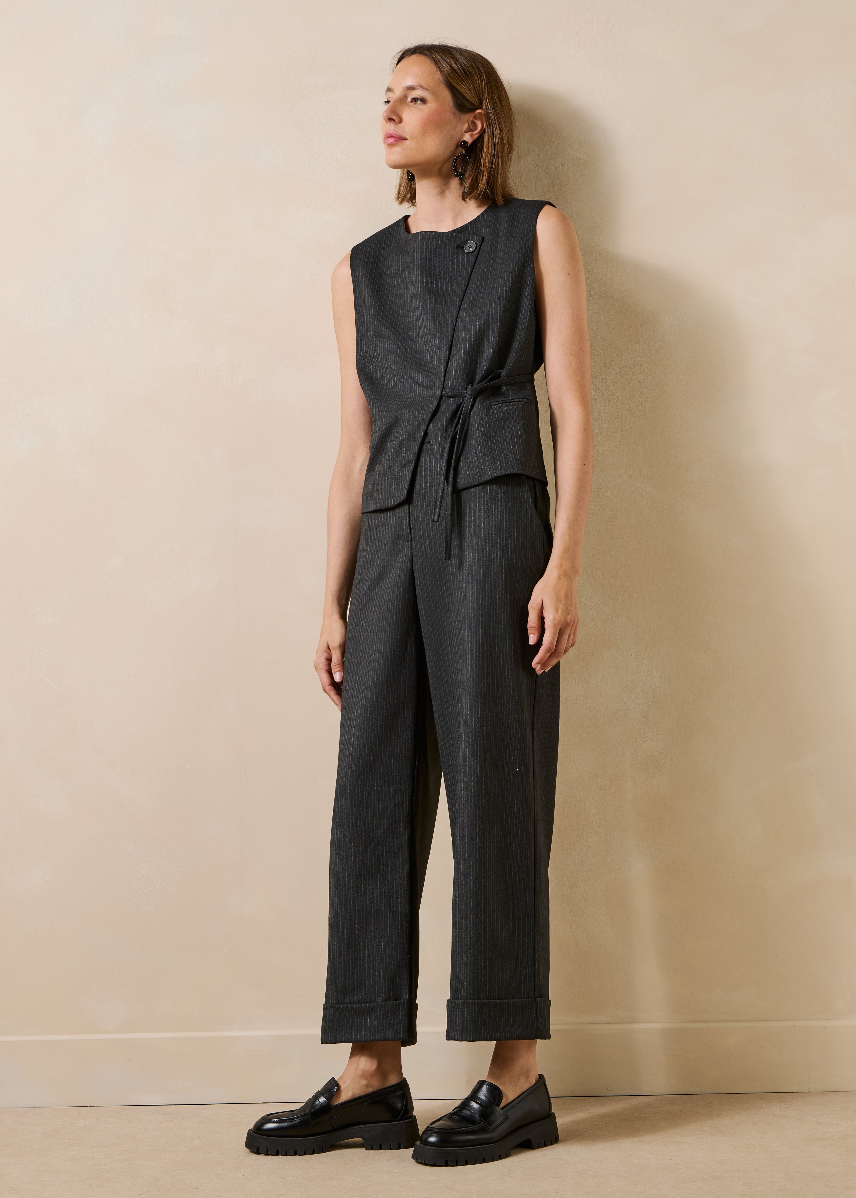 Pantalone dritto grigio antracite a righe
