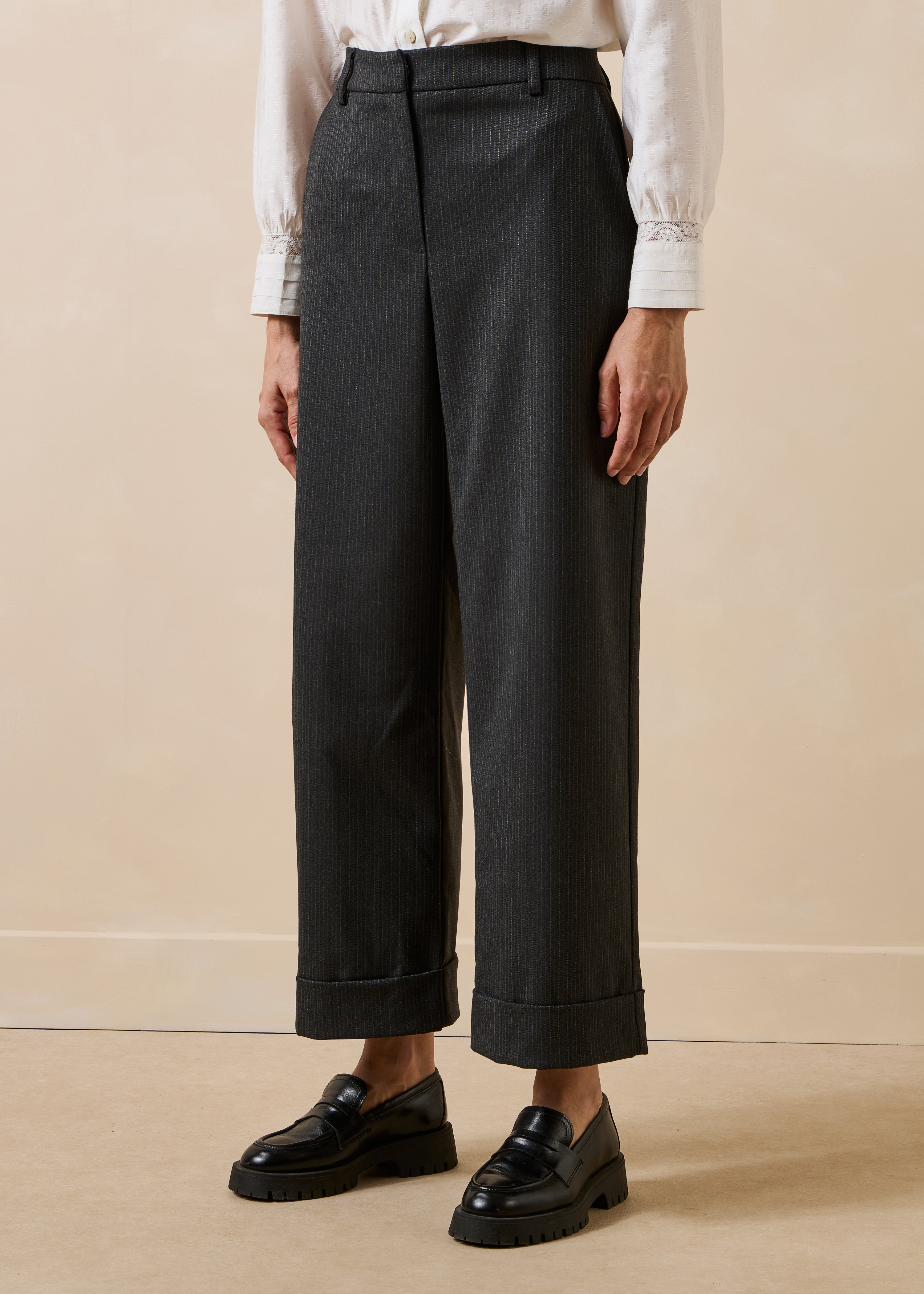 Pantalone dritto grigio antracite a righe