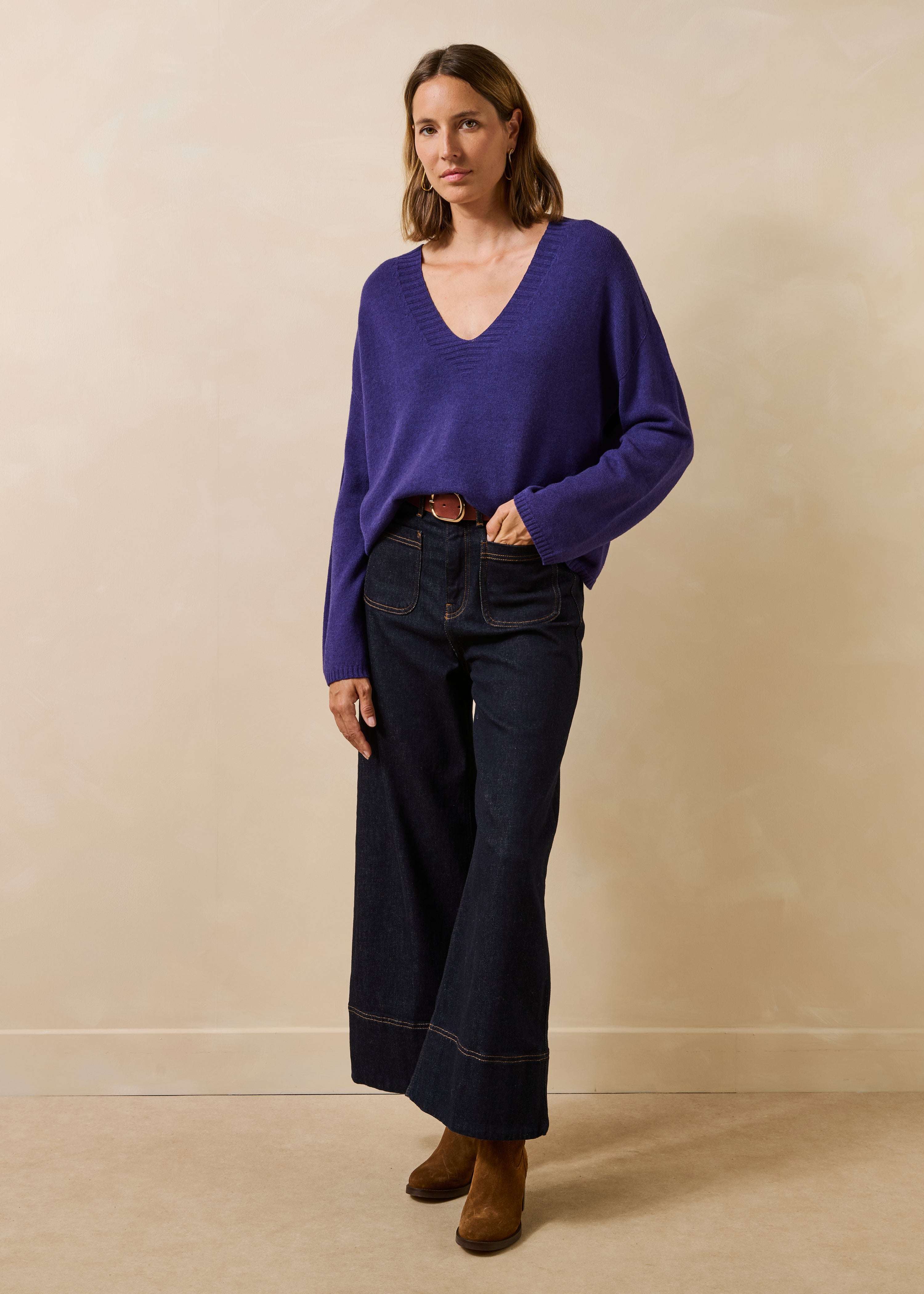 Violetter Pullover mit langen Ärmeln und V-Ausschnitt