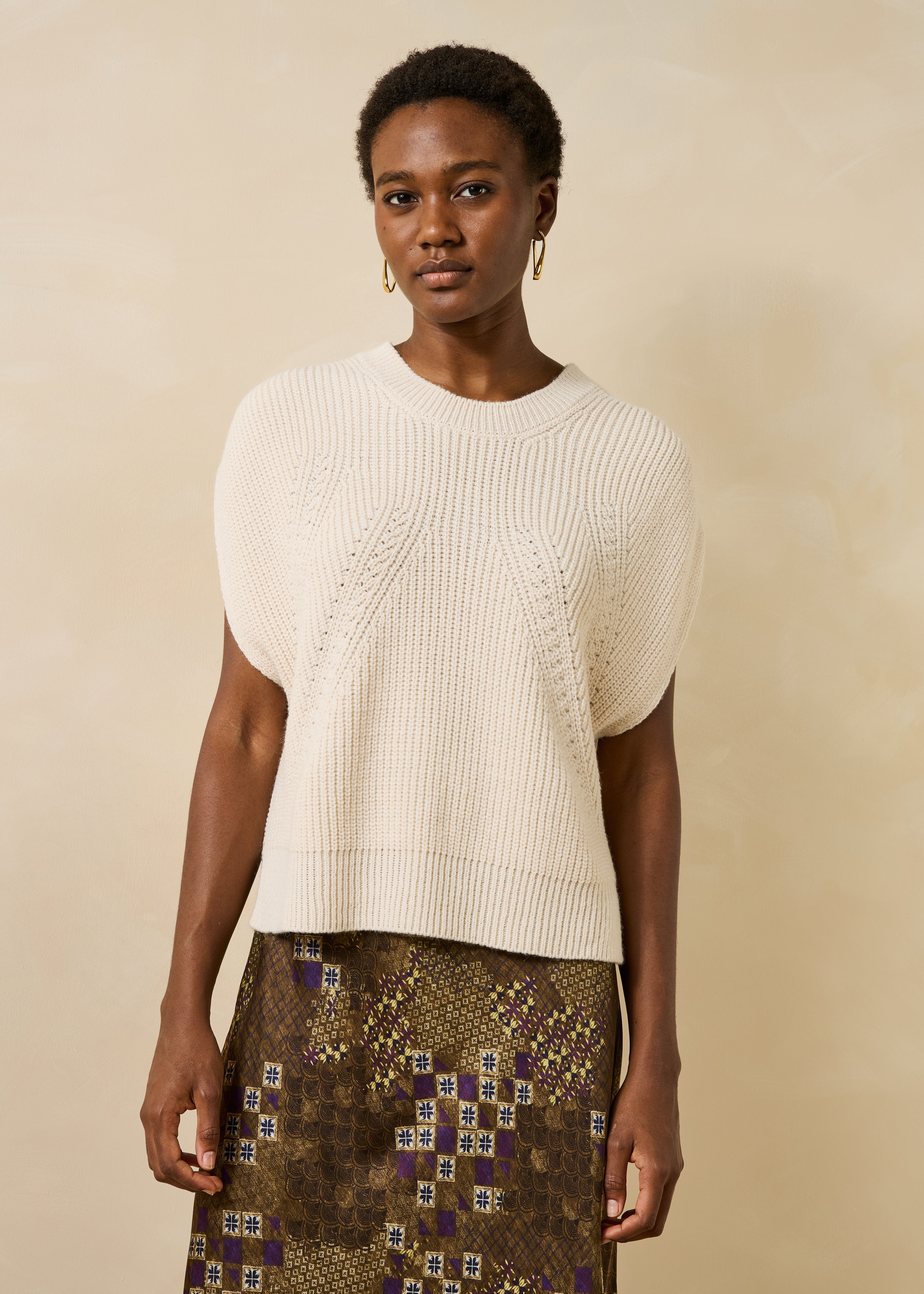 Jersey écru de manga corta con cuello redondo