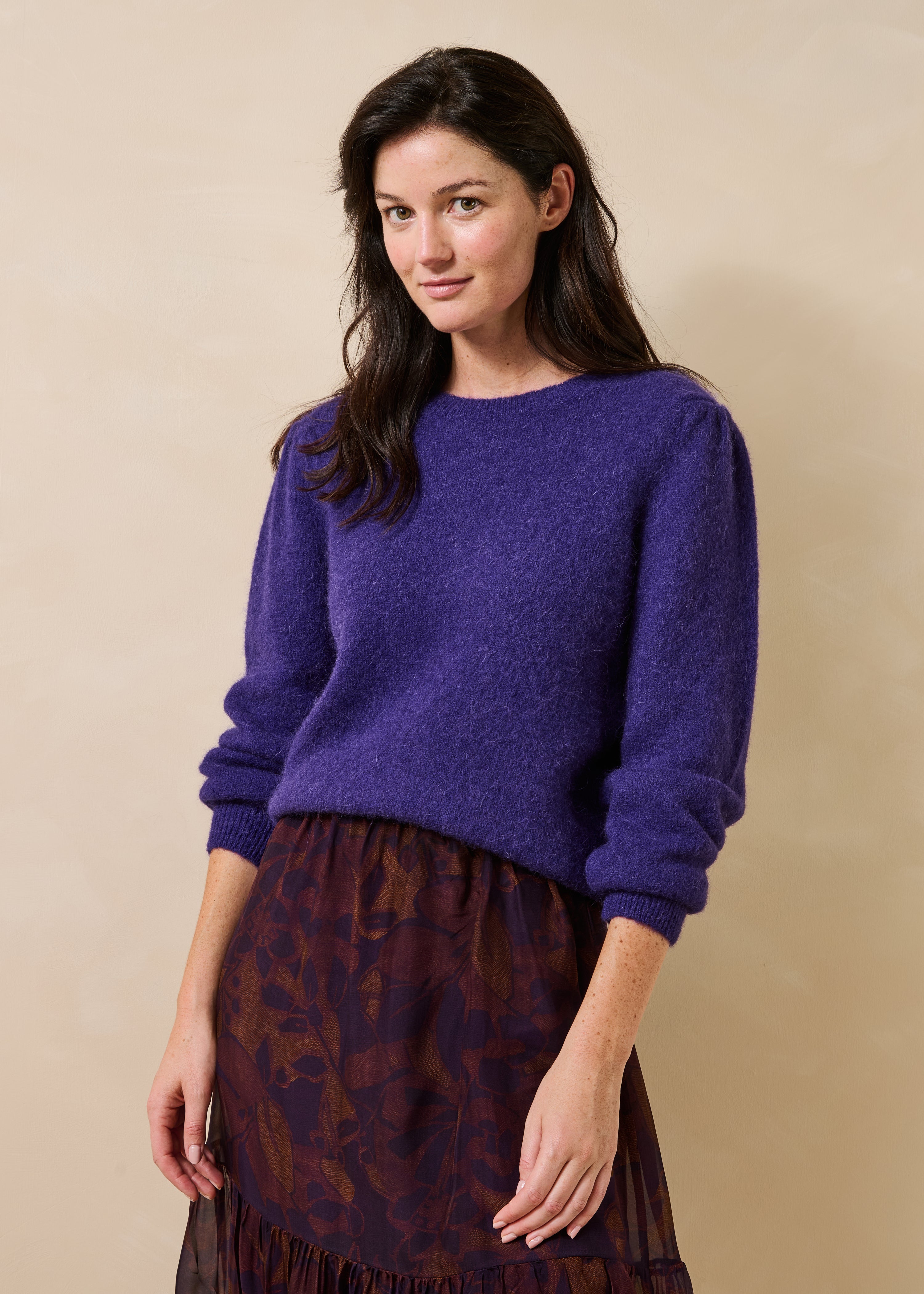 Maglione viola a maniche lunghe in alpaca con scollo rotondo