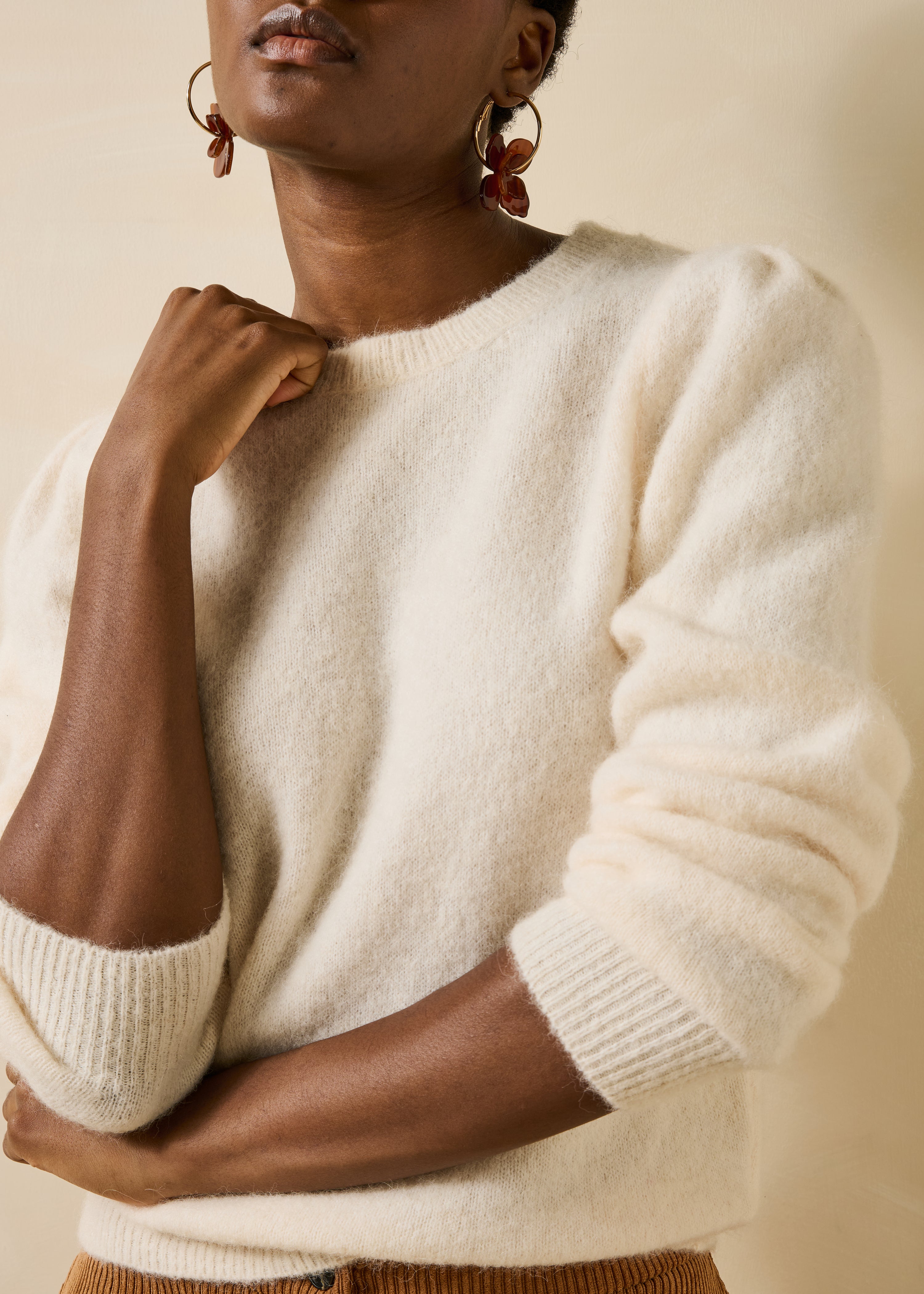 Maglione écru a maniche lunghe in alpaca con scollo rotondo