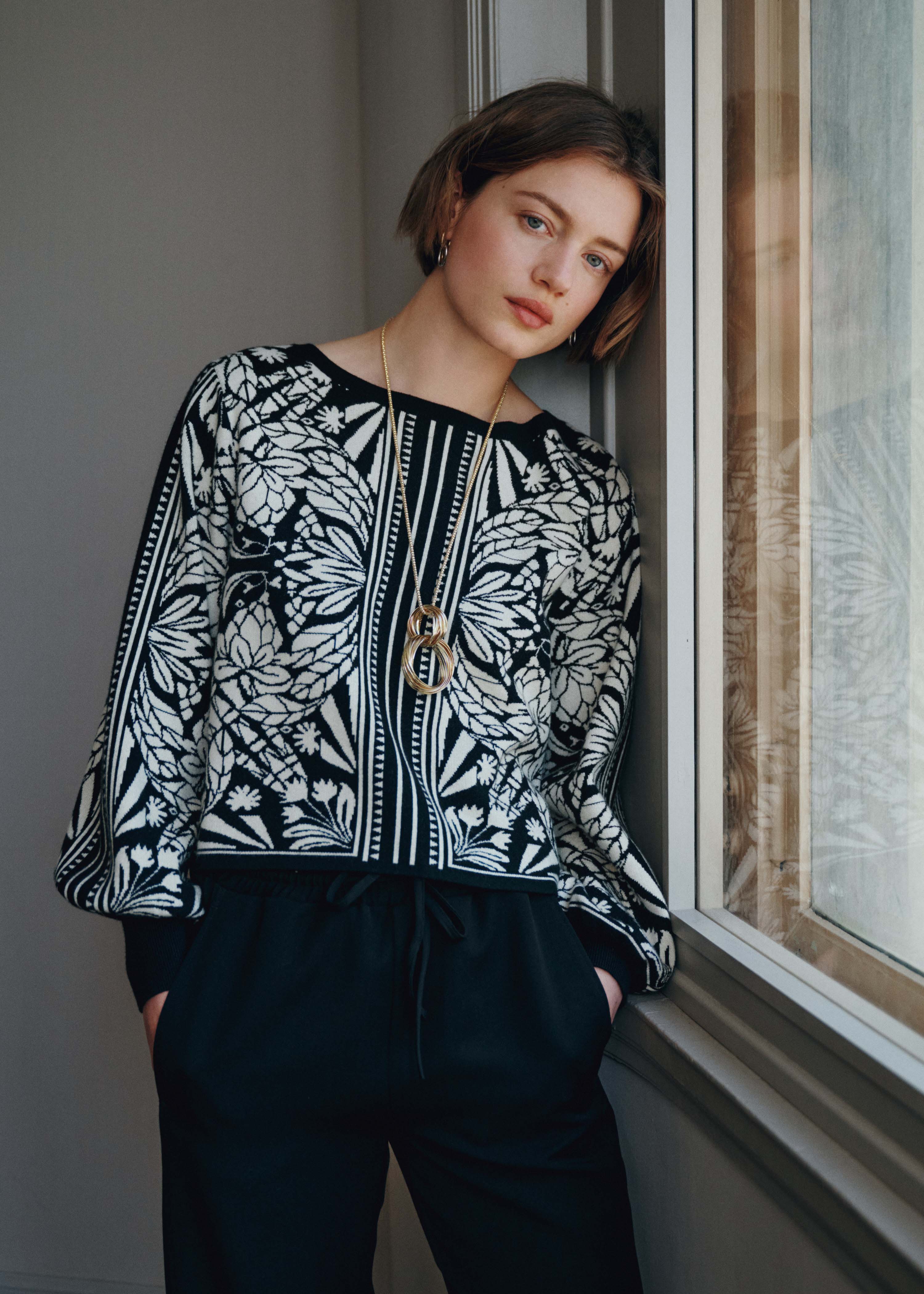 Jacquard-Strickpullover in zweifarbiger schwarz-weiß Optik