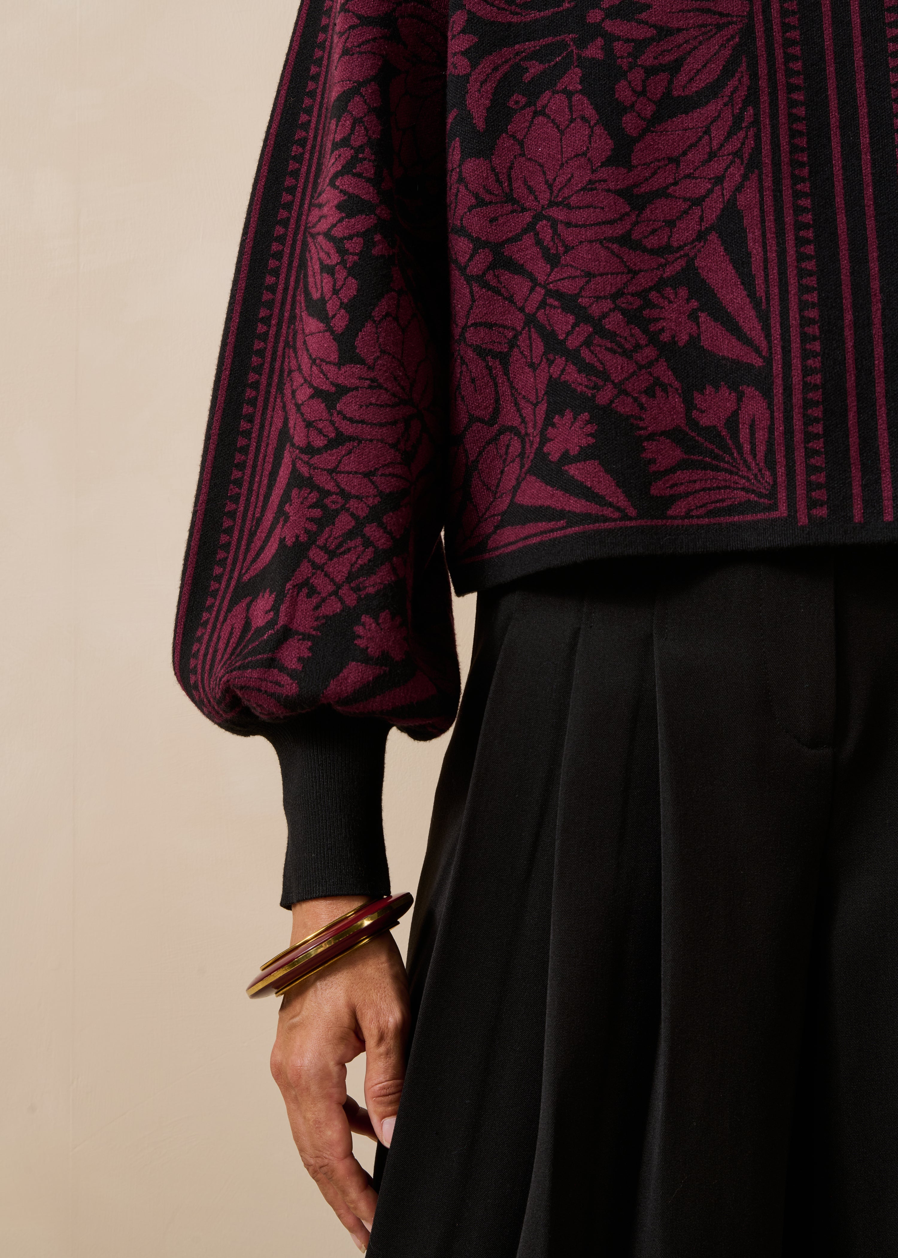 Pullover aus Jacquardstrick in schwarz und Aubergine