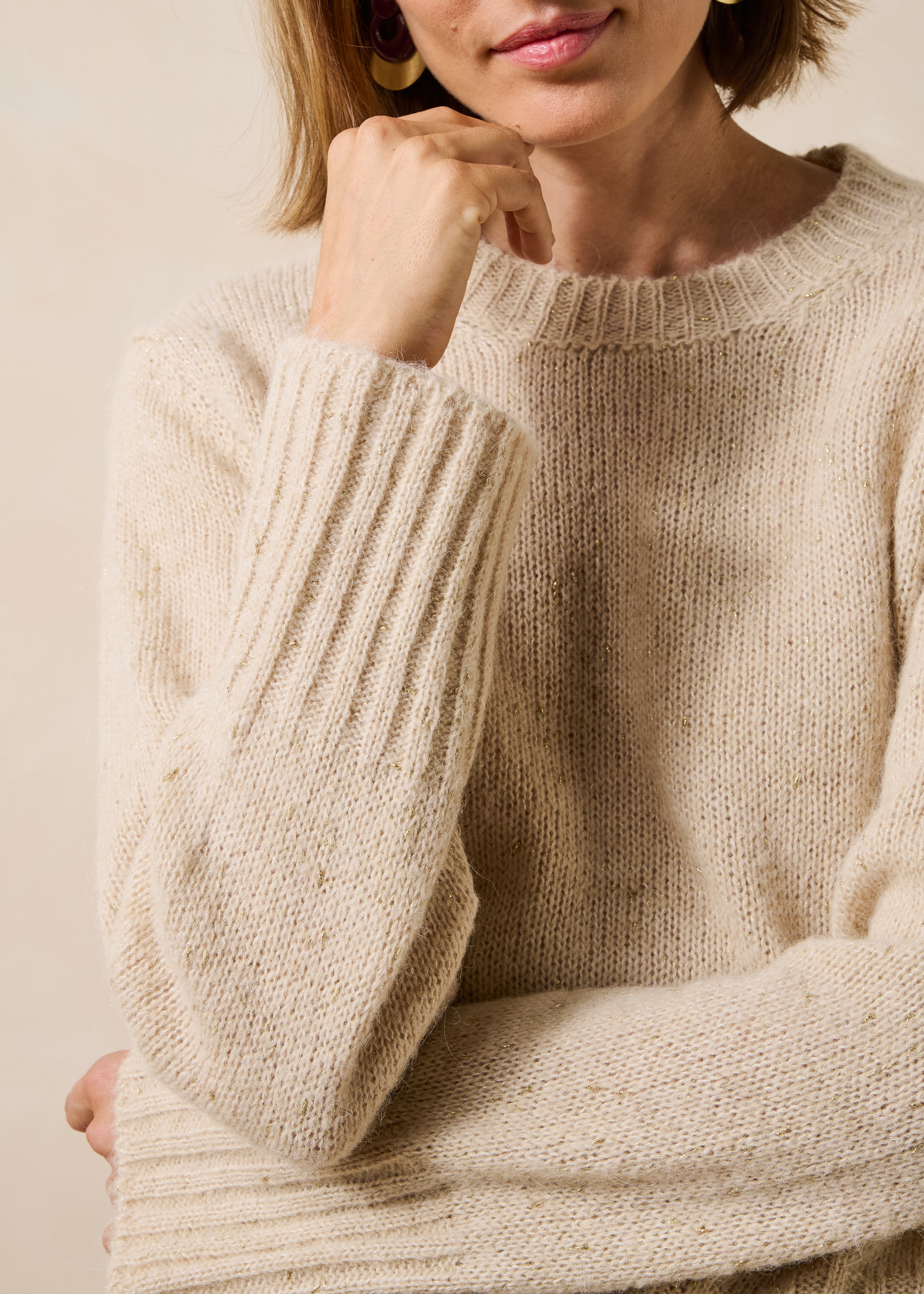 Maglione beige a maniche lunghe con scollo rotondo