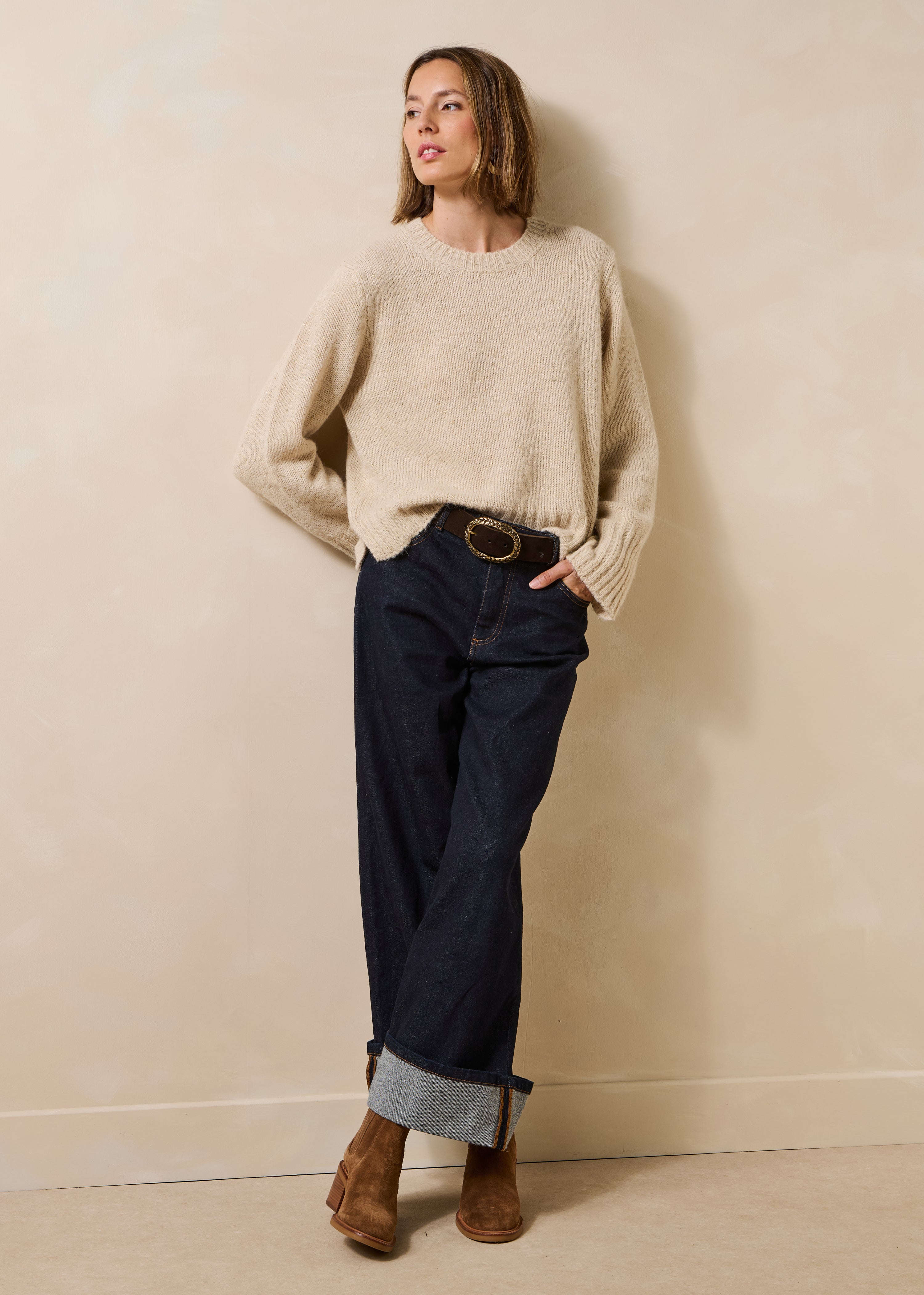 Maglione beige a maniche lunghe con scollo rotondo