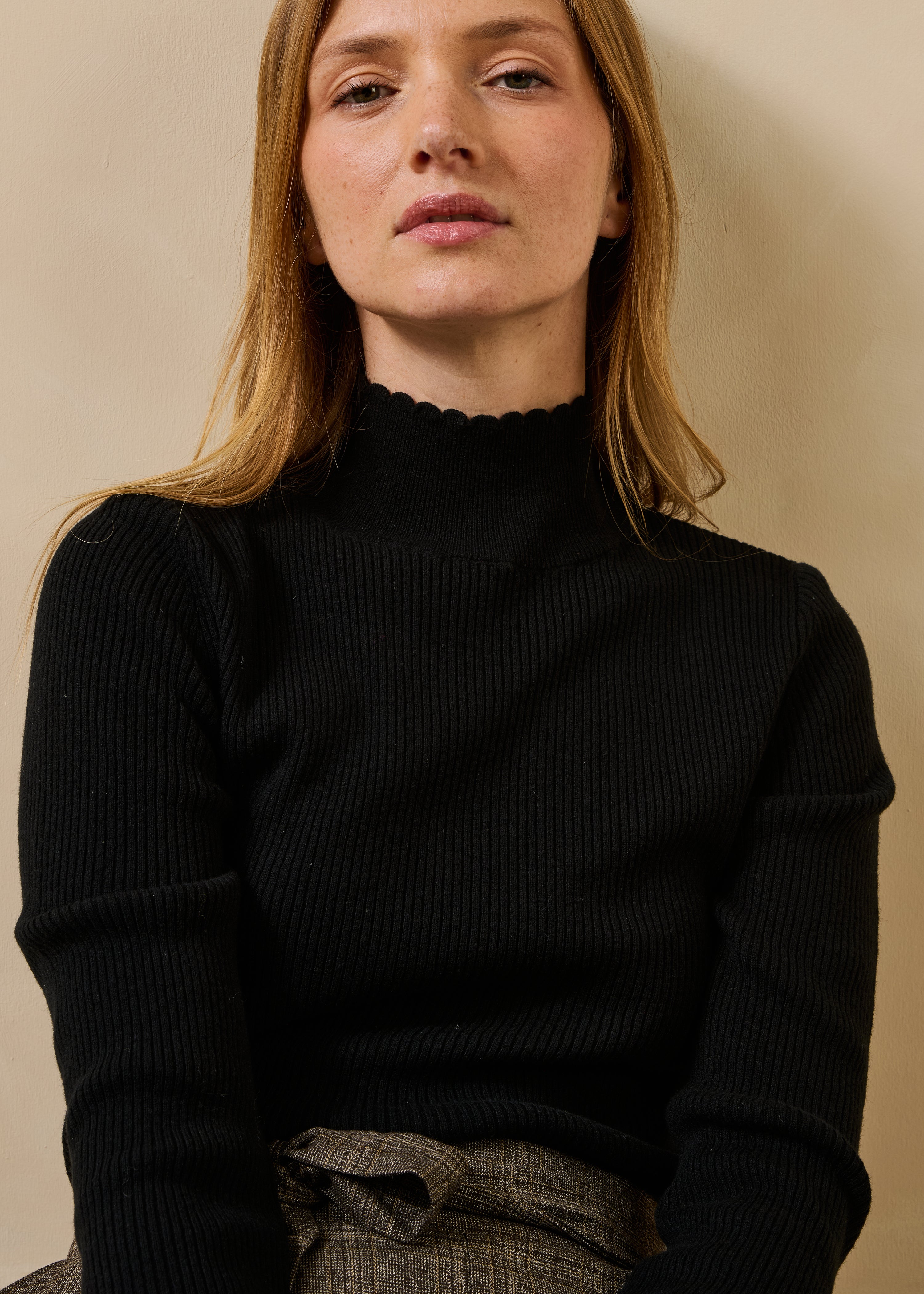 Pull noir manches longues en laine et coton biologique