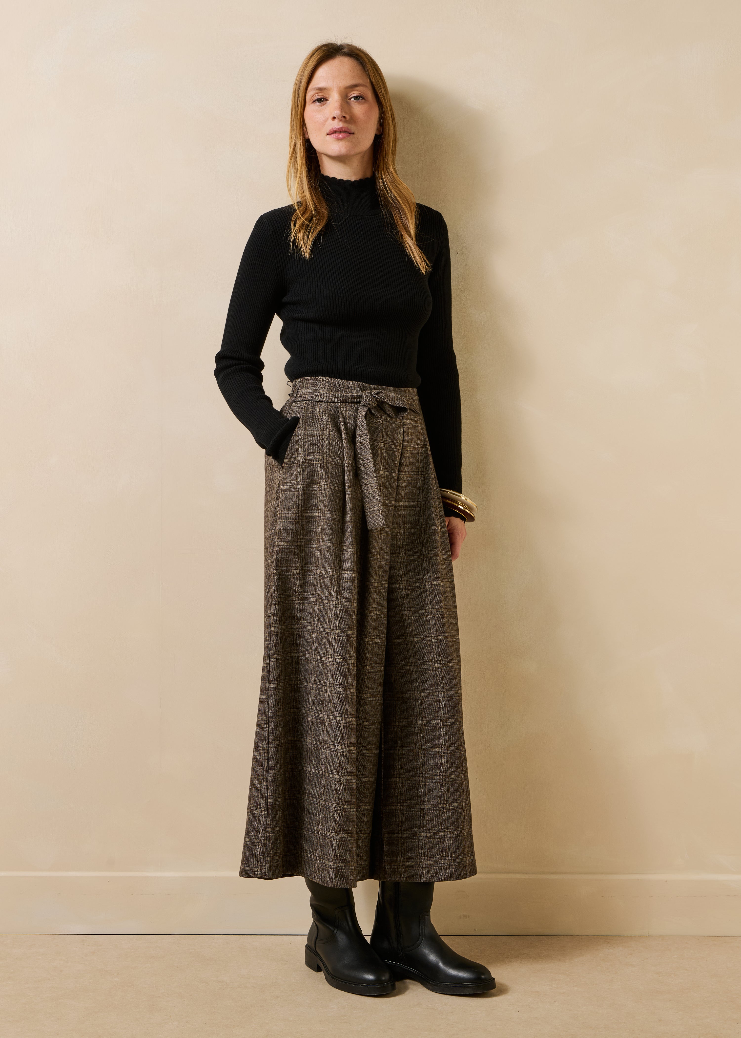 Pull noir manches longues en laine et coton biologique