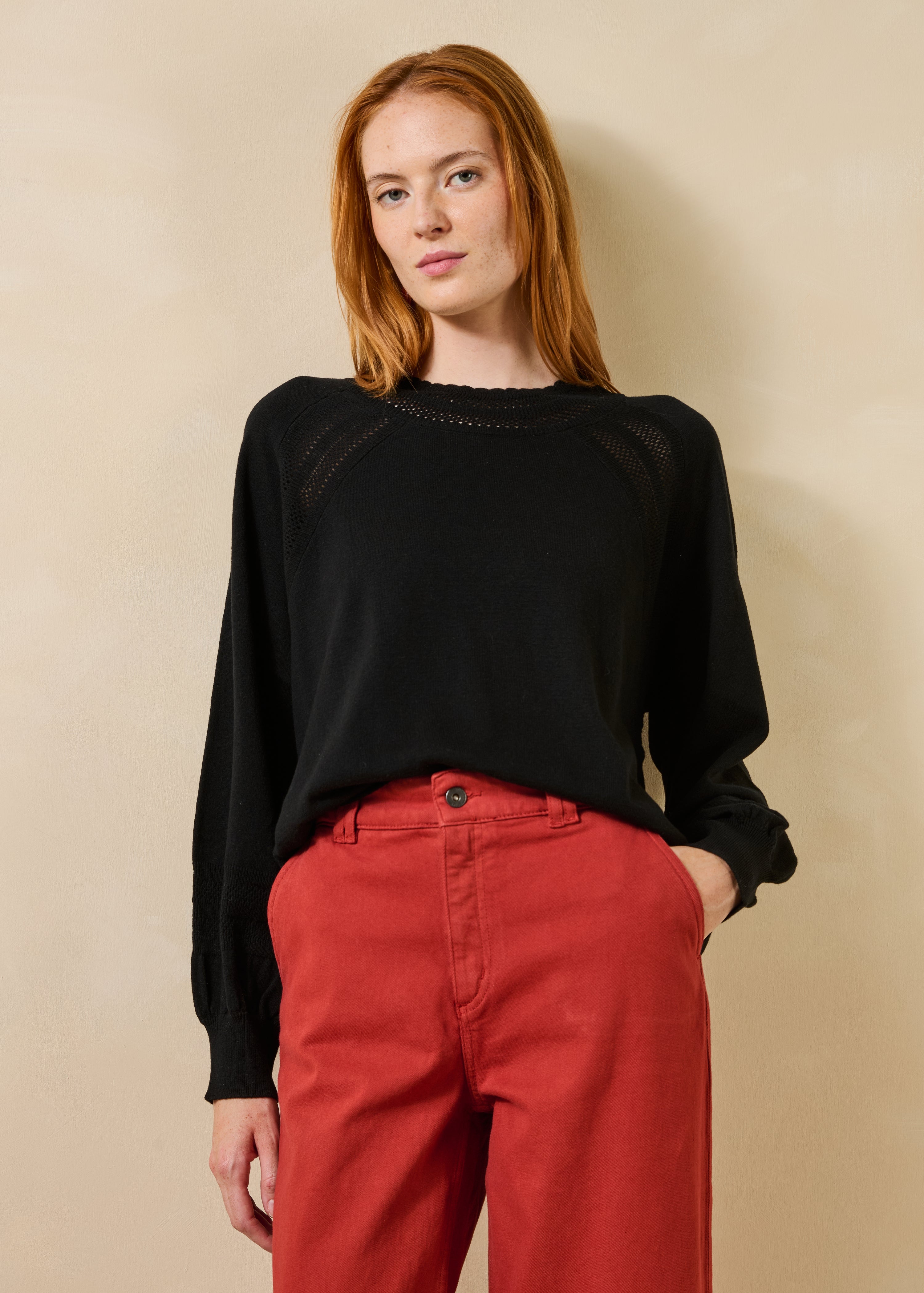 Maglione nero a maniche lunghe in lana e cotone