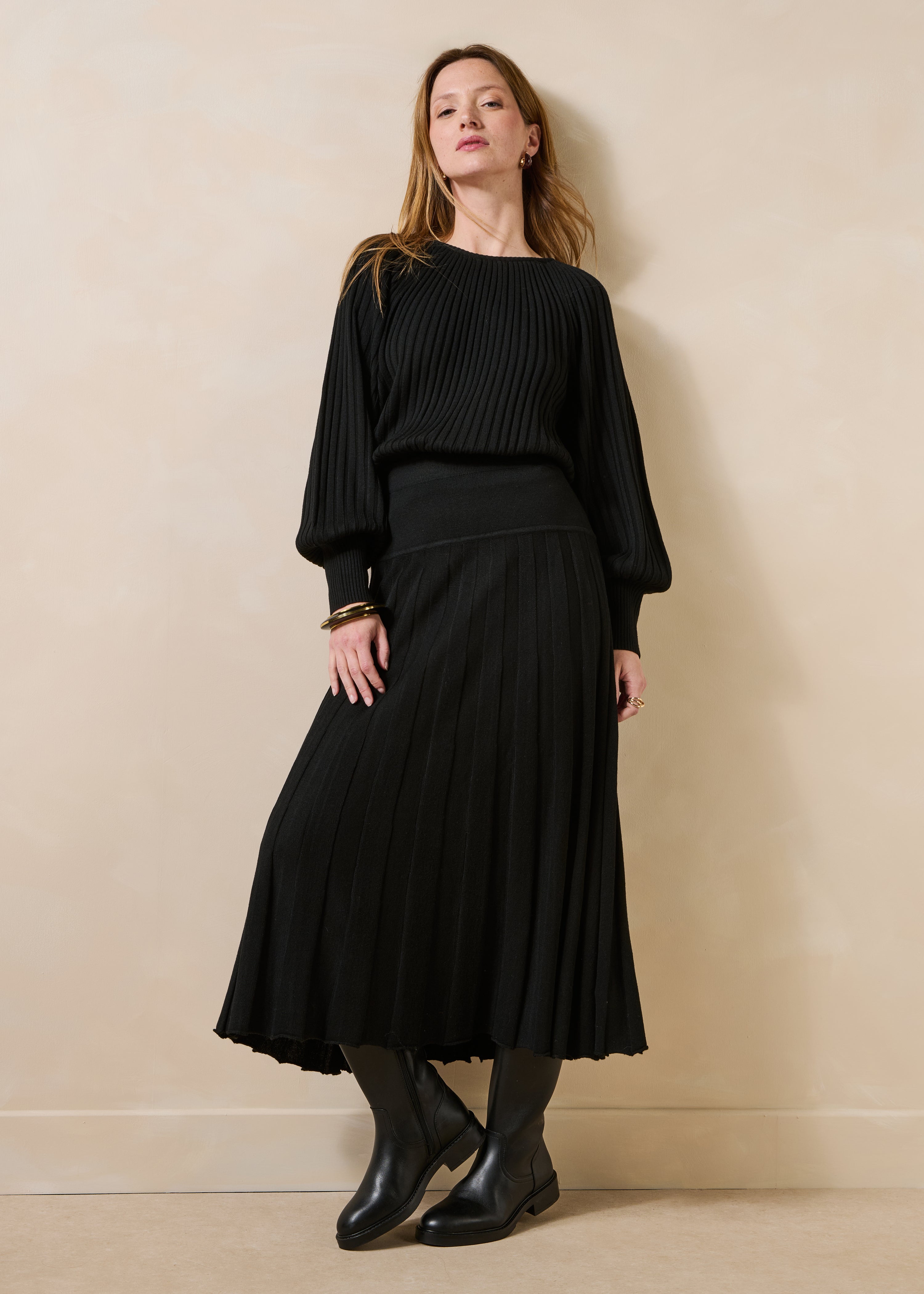 Pull noir en maille plissée manches longues
