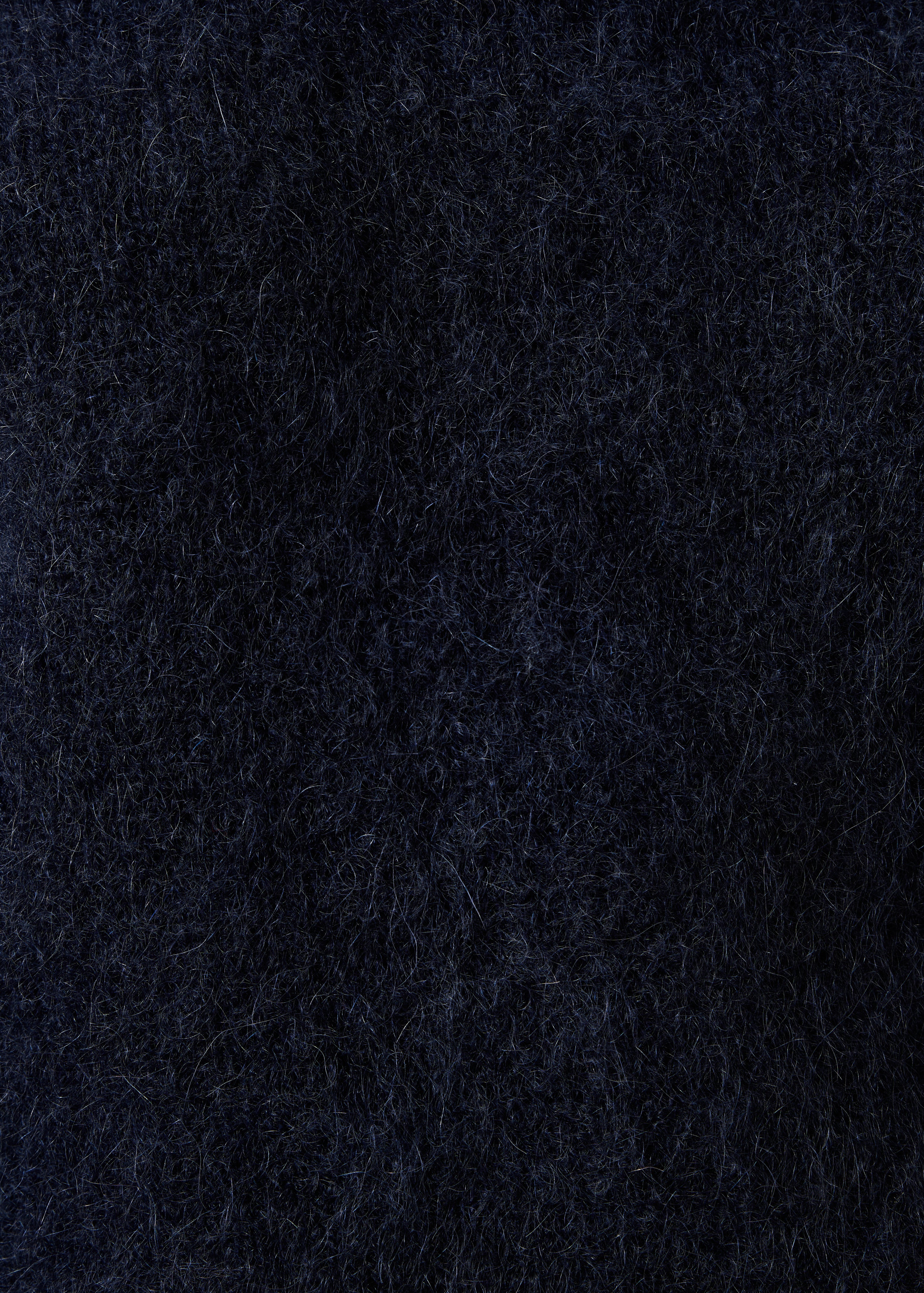 Marineblauer Pullover aus Mohair mit Stehkragen und langen Ärmeln
