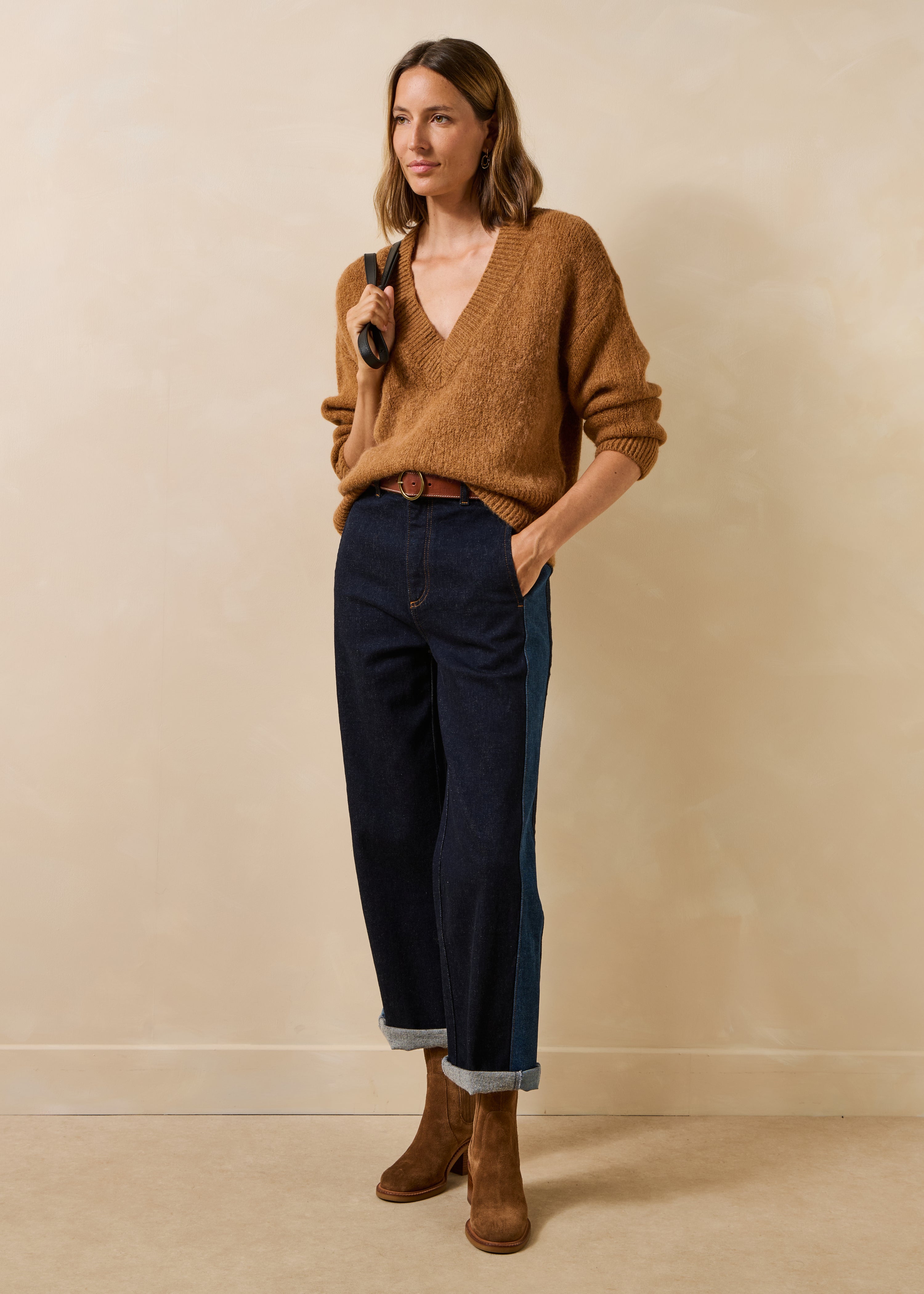 Pull camel court manches longues col v