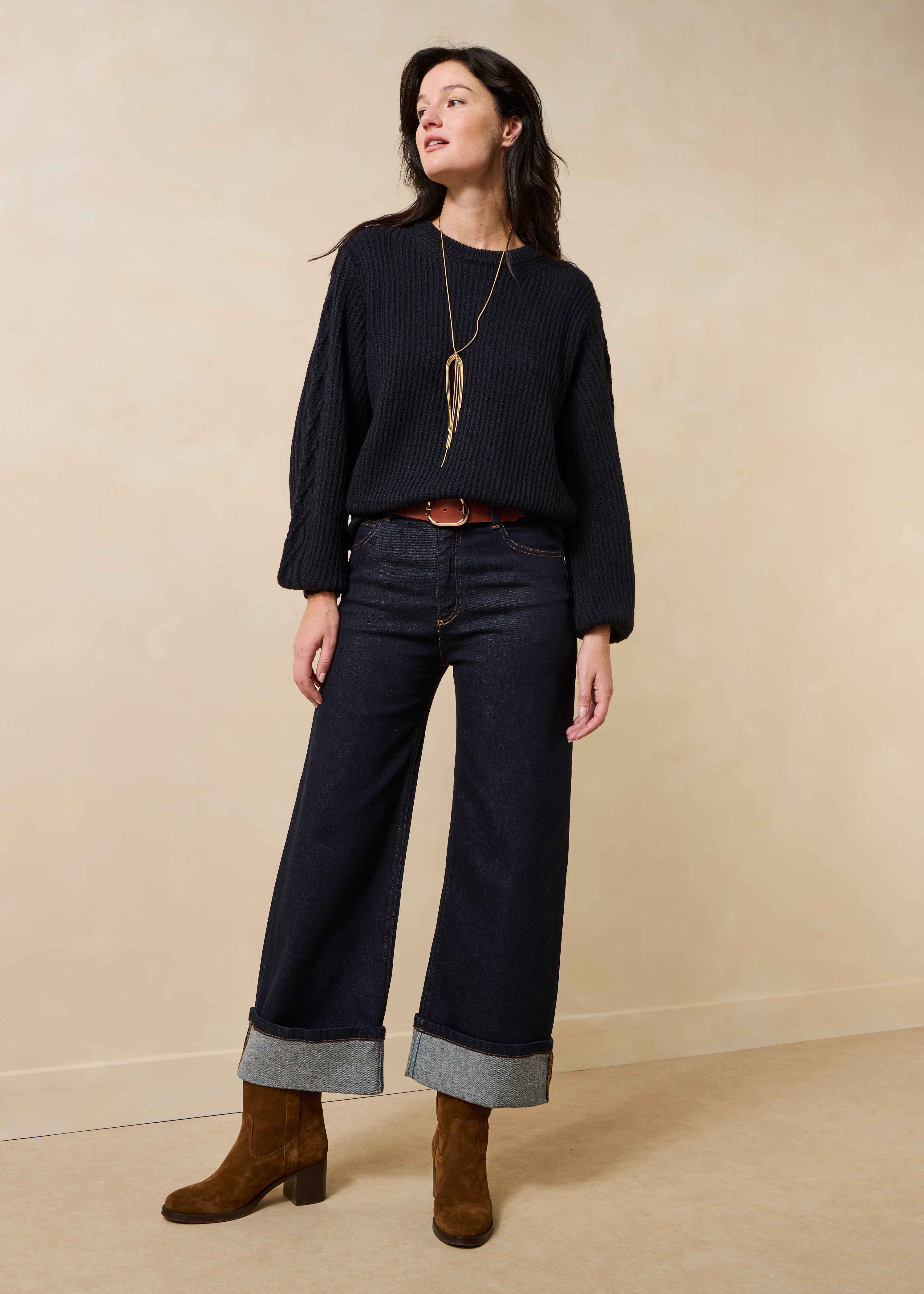 Maglione blu navy a maniche lunghe con scollo rotondo