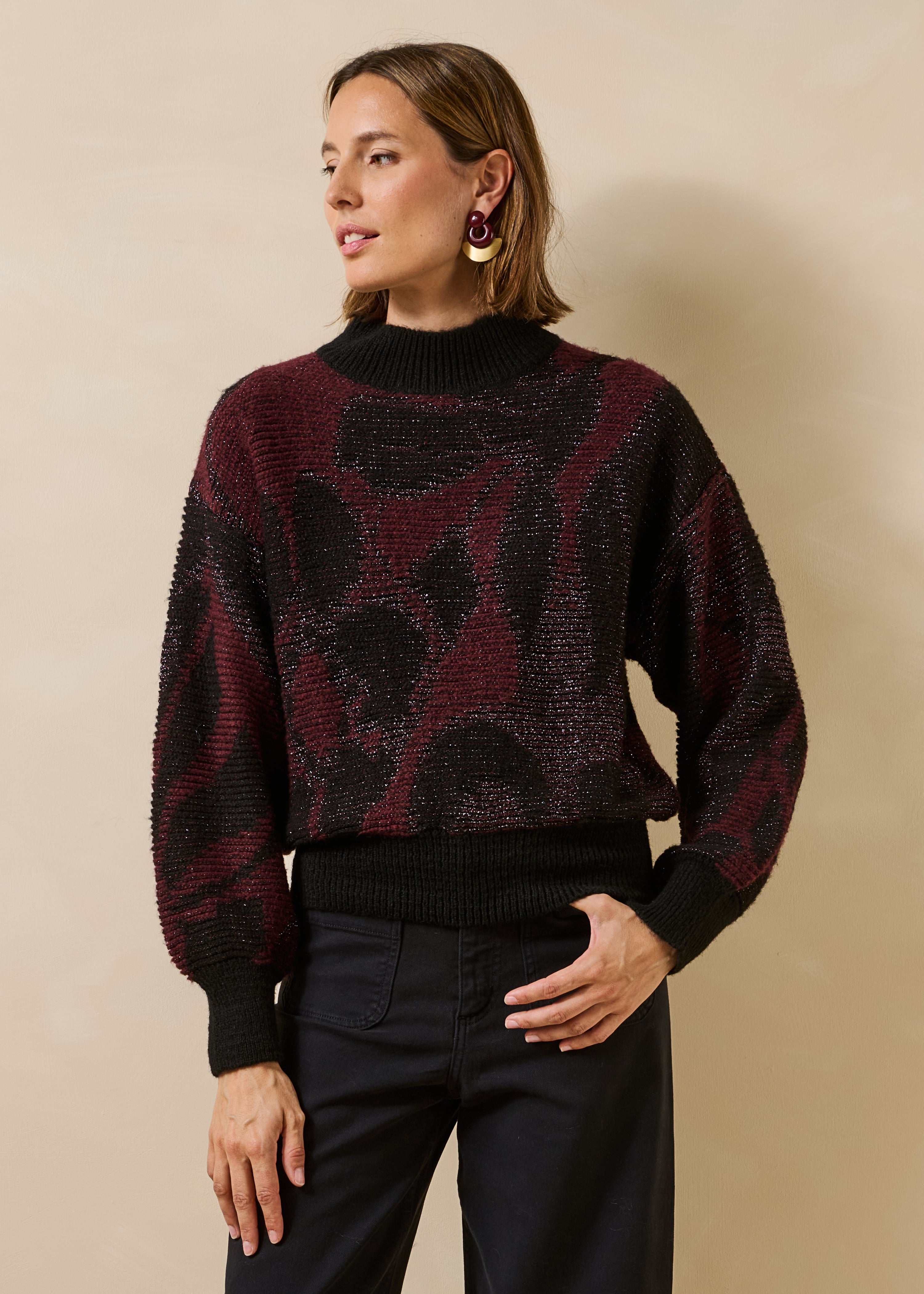 Pull bordeaux et schwarz manches longues en jacquard