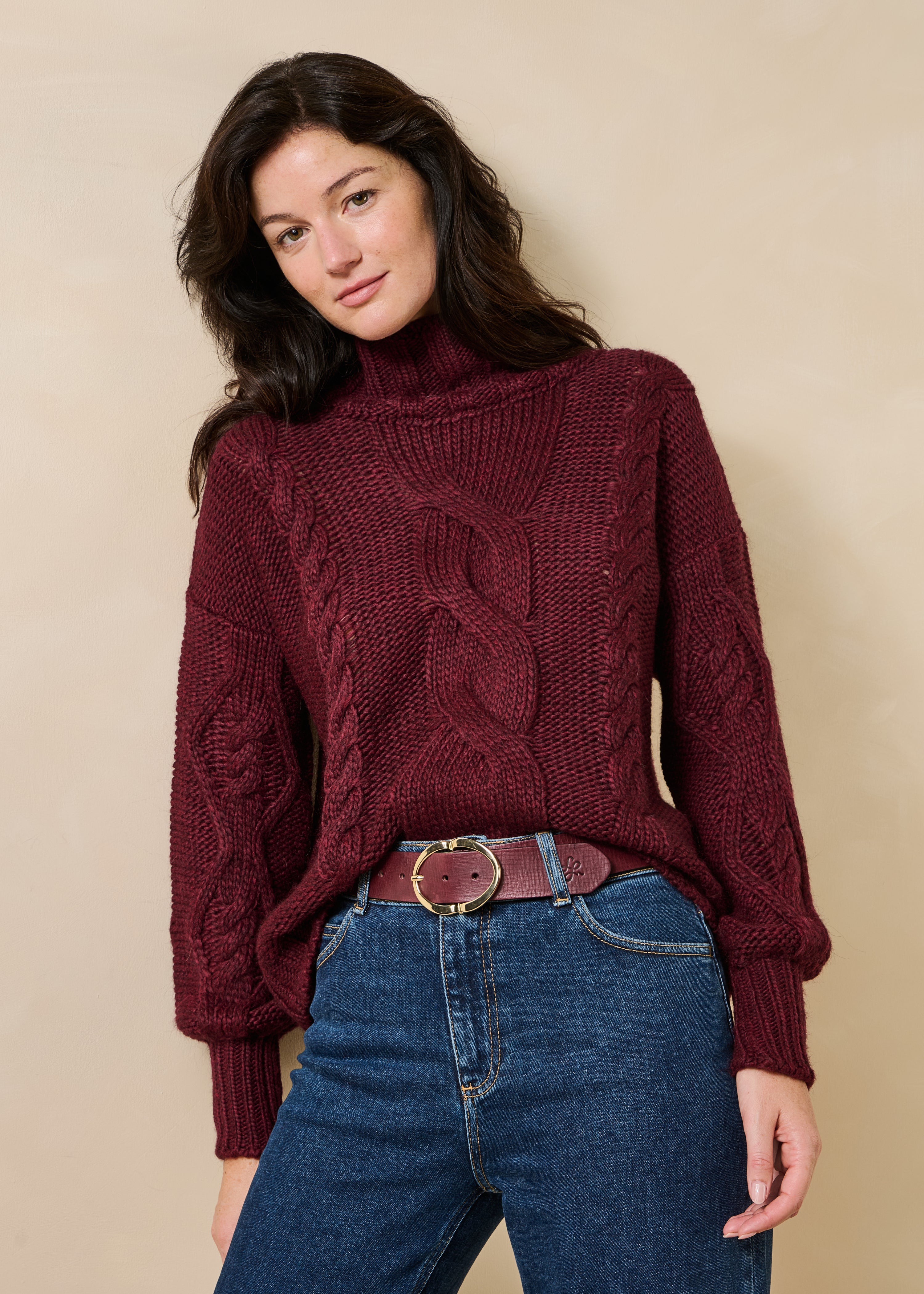 Jersey burdeos de manga larga con cuello alto