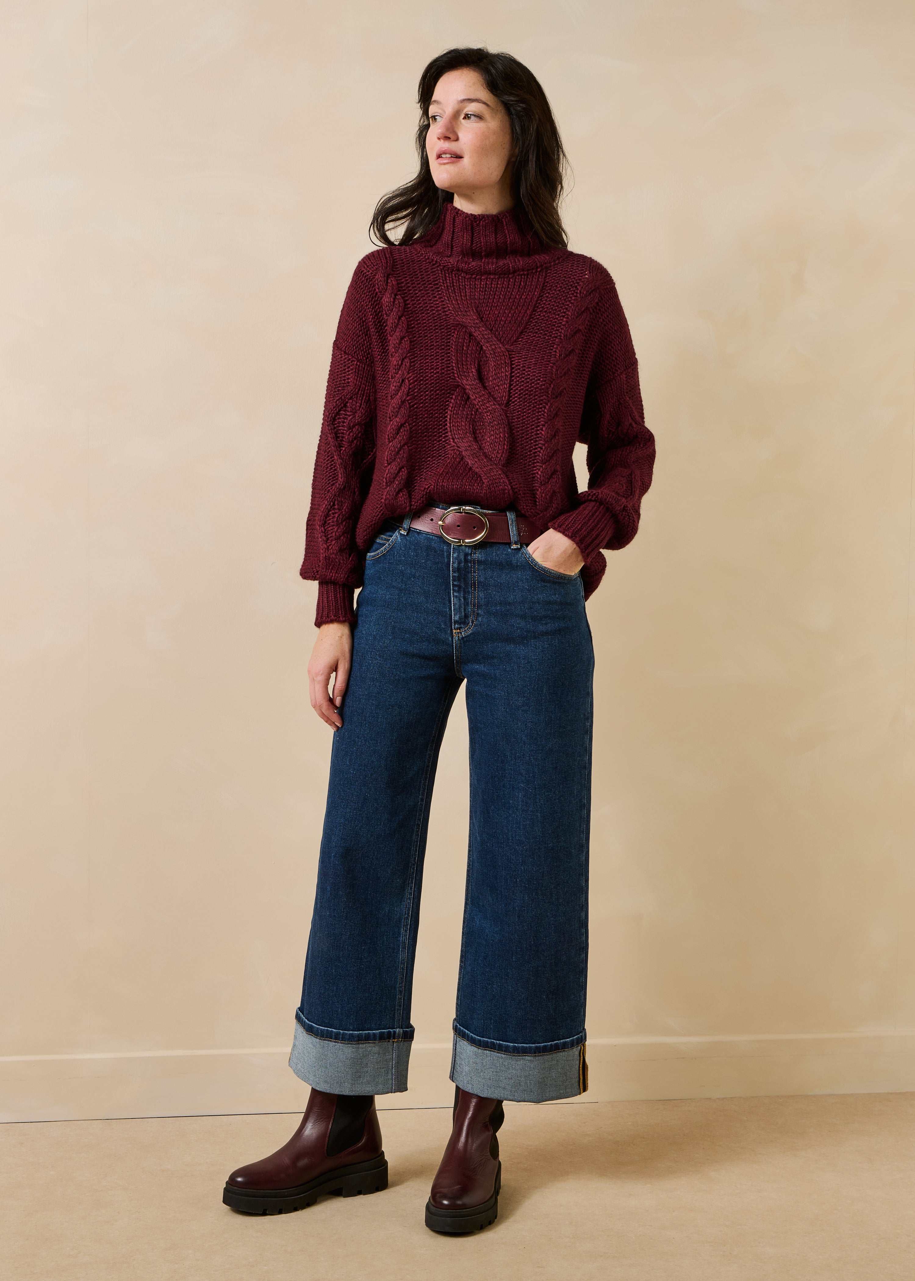 Jersey burdeos de manga larga con cuello alto