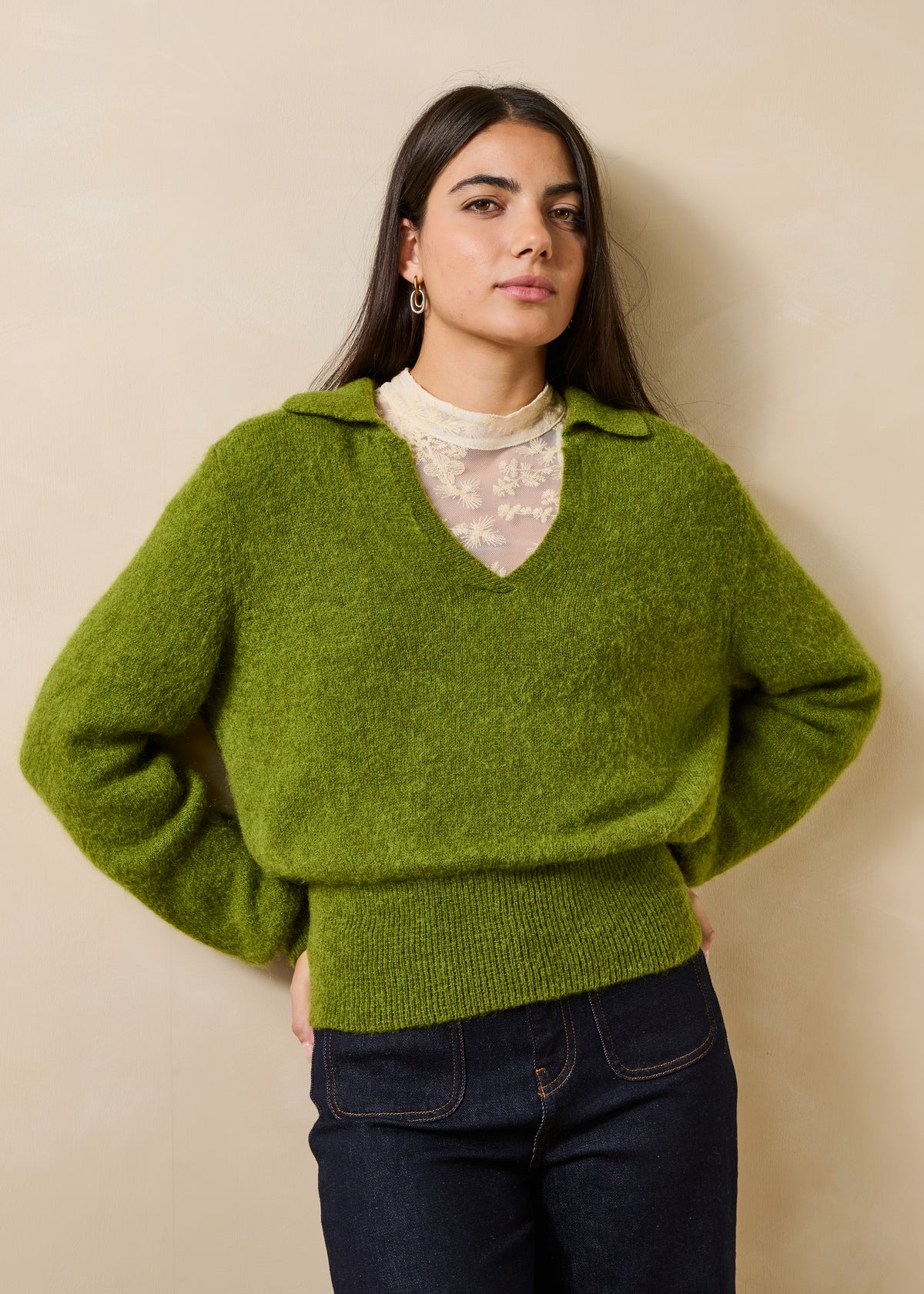 Jersey verde de manga larga con cuello polo