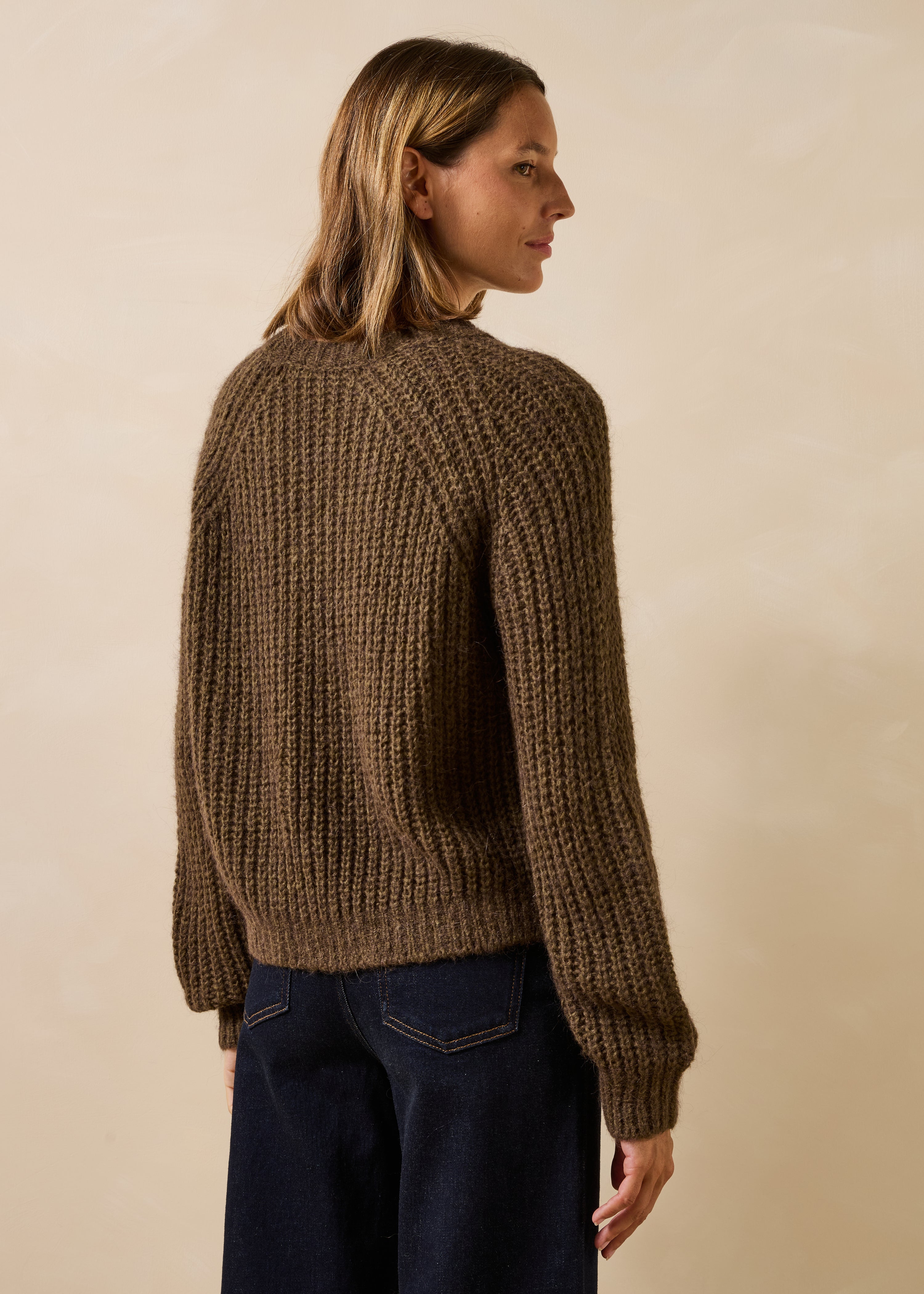 Kaki Pullover mit langen Ärmeln, Rundhalsausschnitt und irisierendem Detail