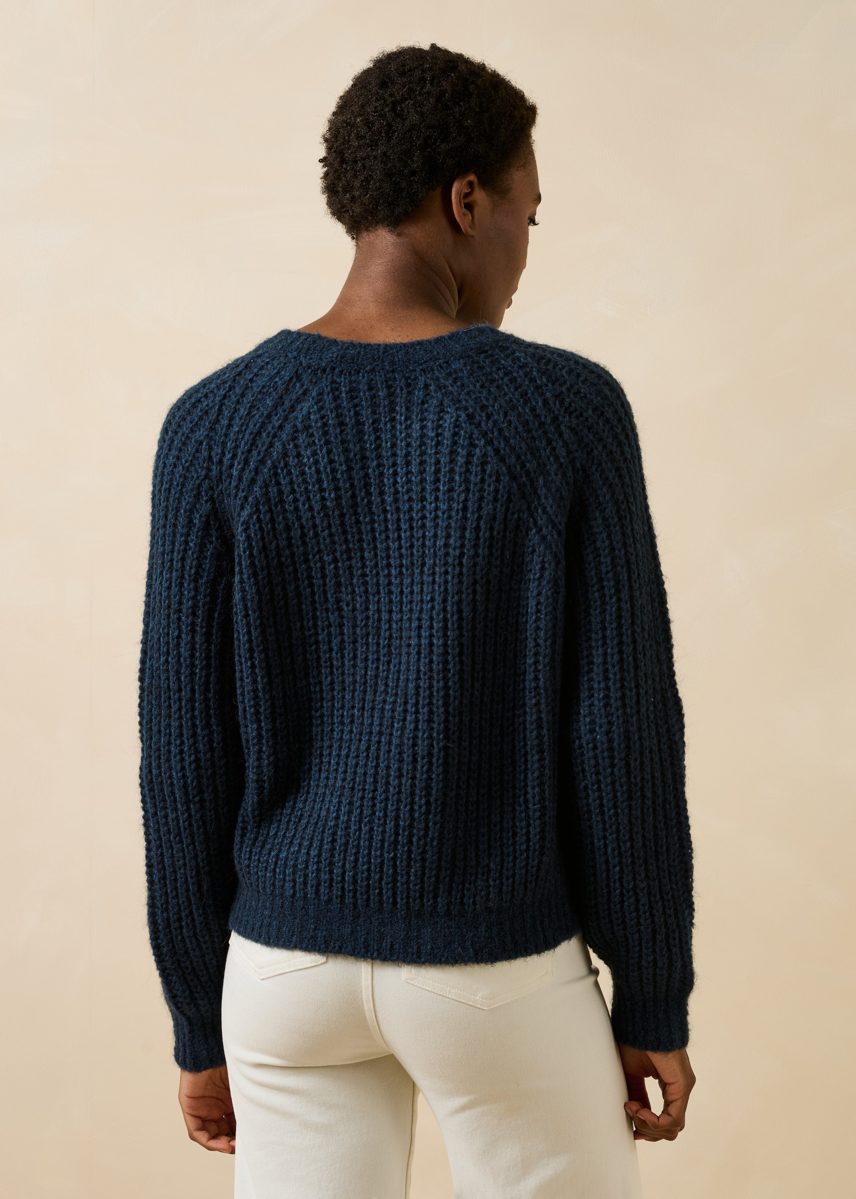 Pull bleu marine manches longues col rond détail irisé