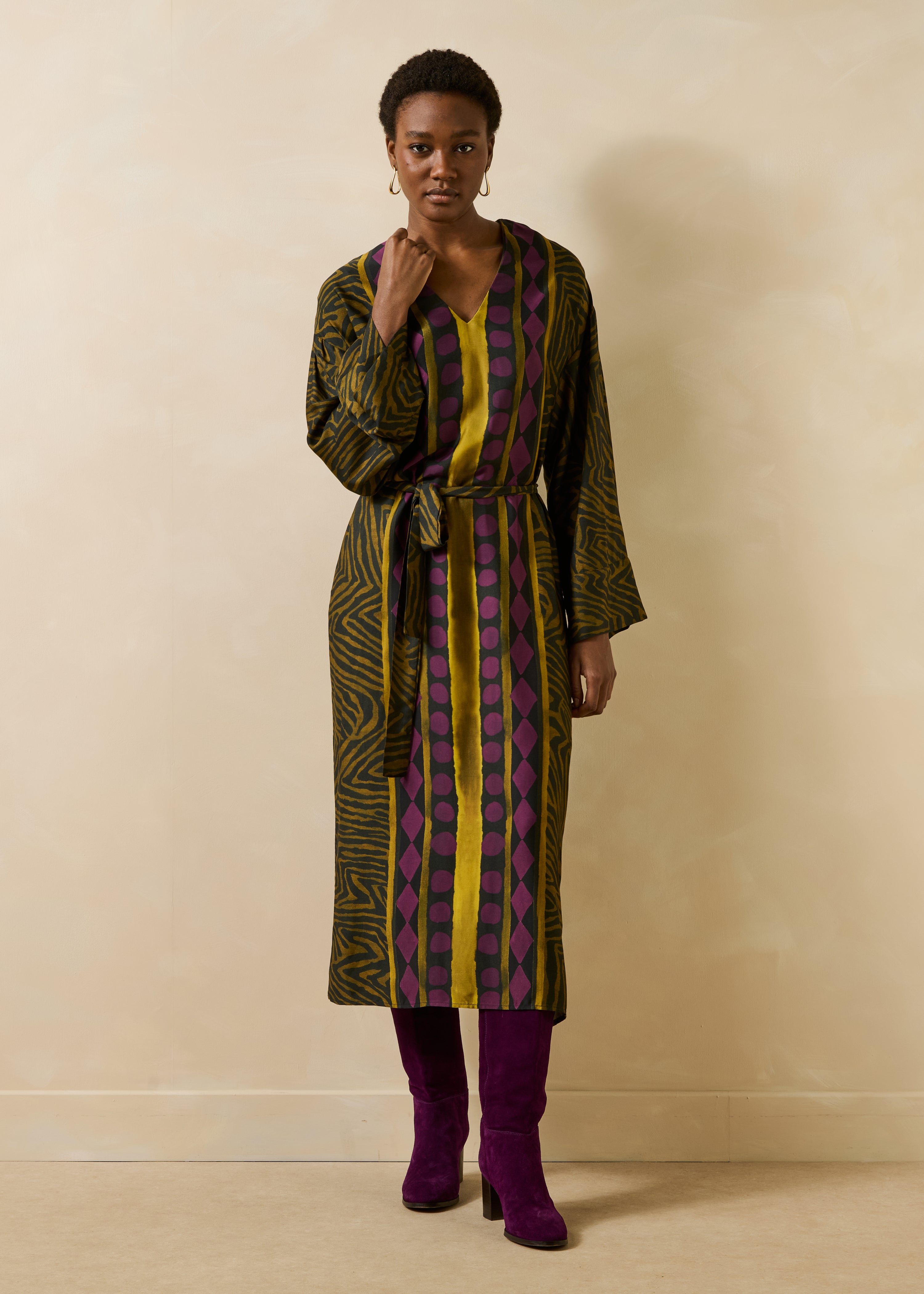 Robe longue noir et ocre manches longues à imprimé