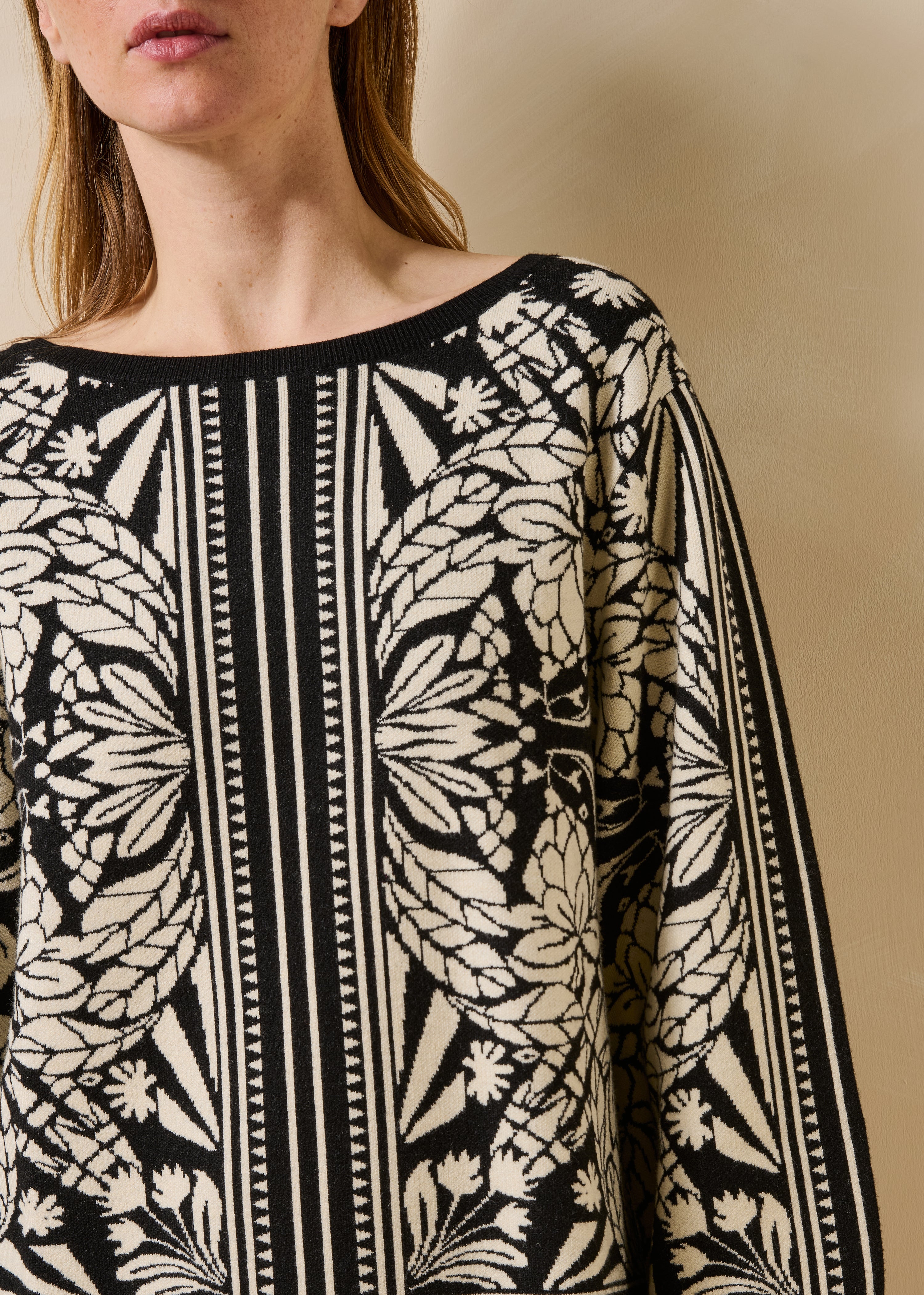 Short black and white knit jacquard dress