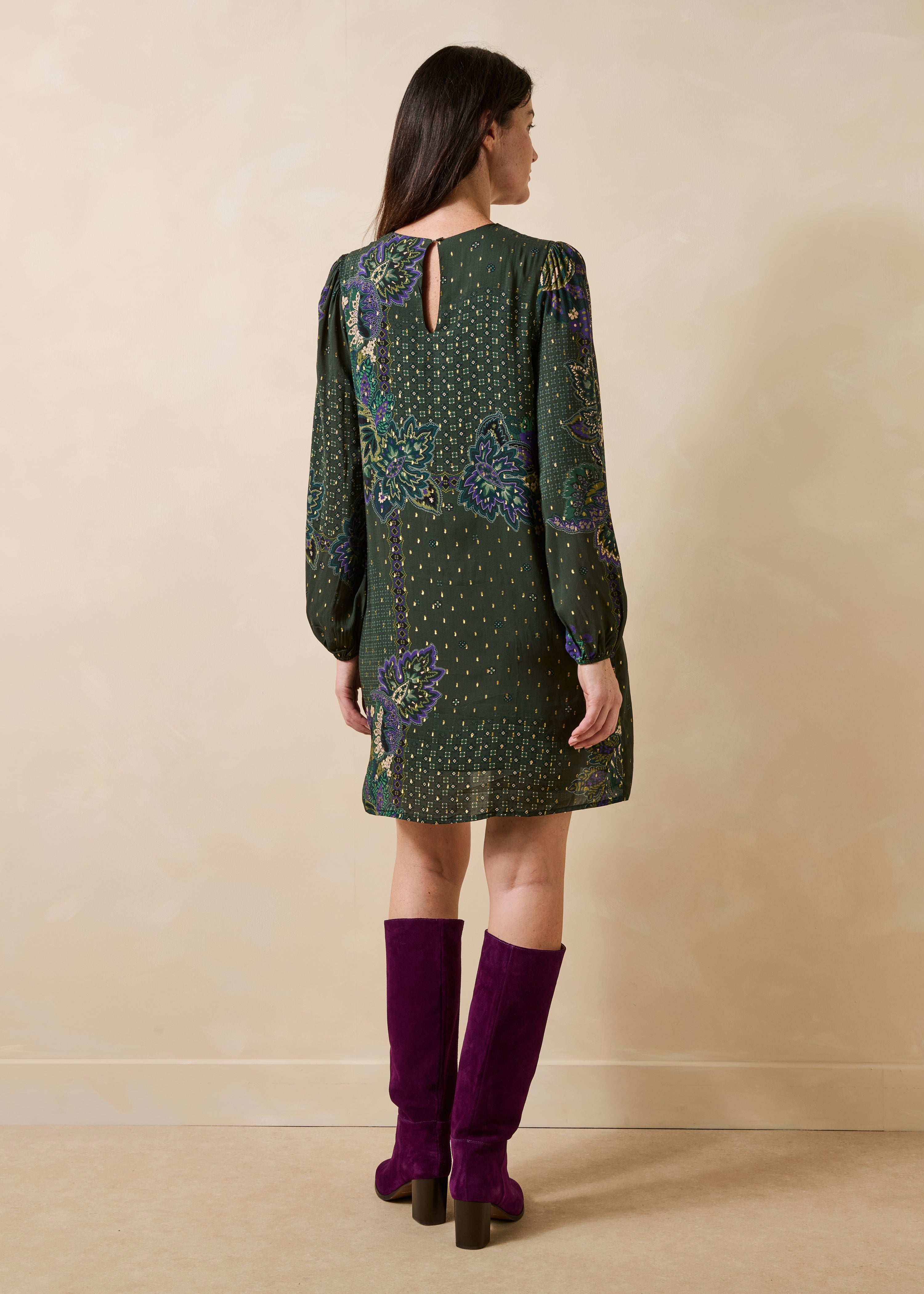 Groene jurk met lange mouwen en ronde hals met print