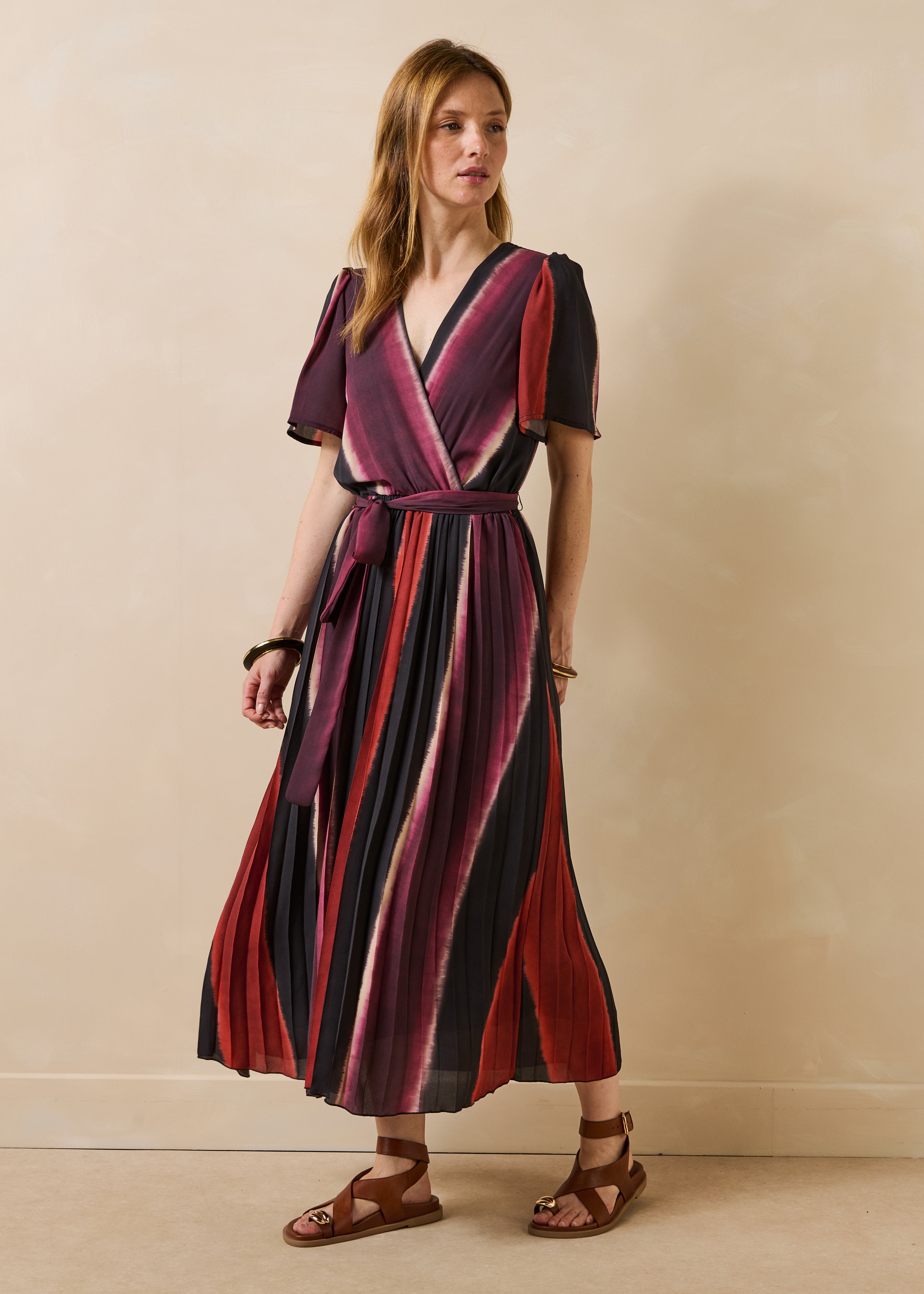 Vestido largo fluido violeta y rojo a rayas