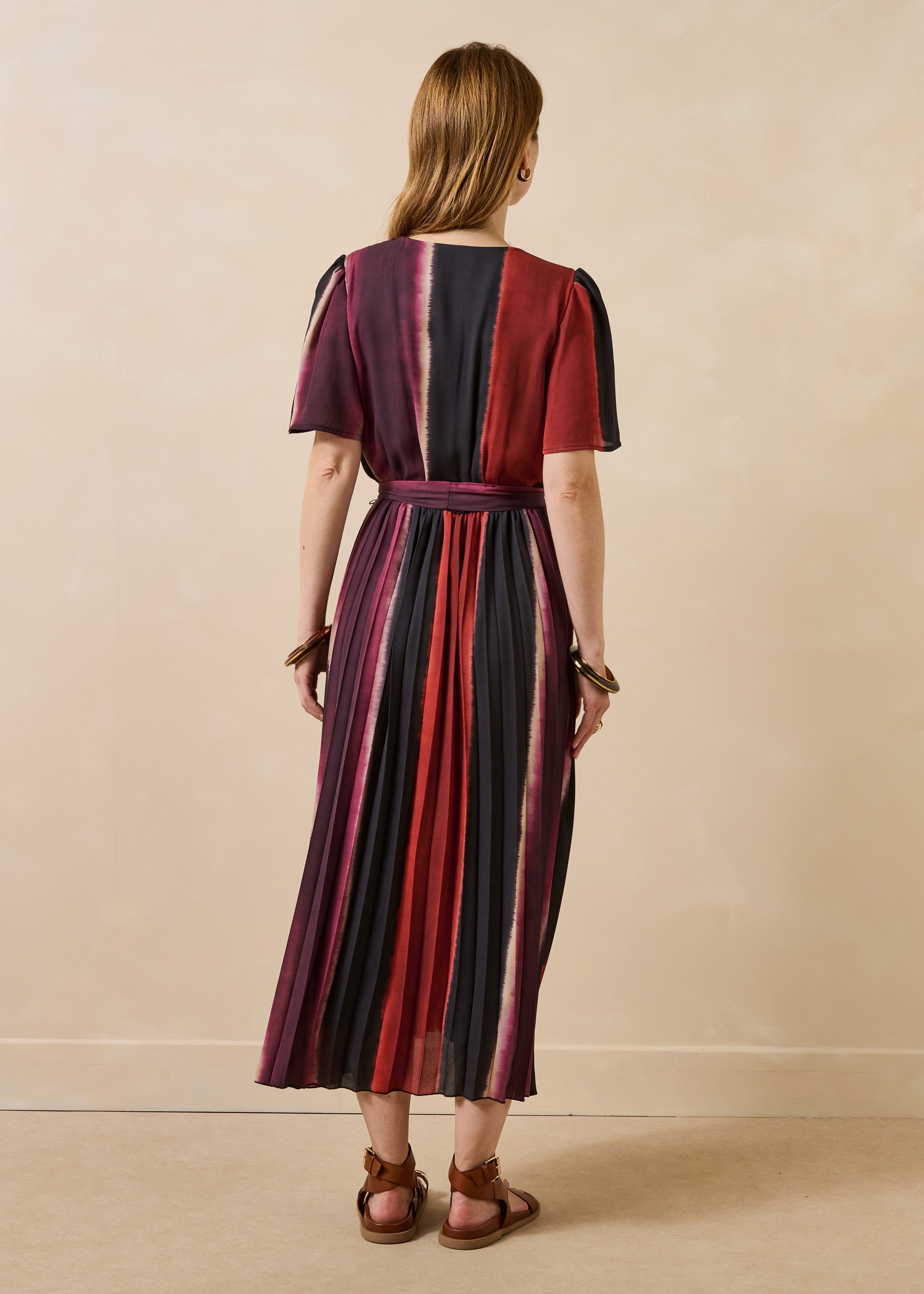 Vestido largo fluido violeta y rojo a rayas