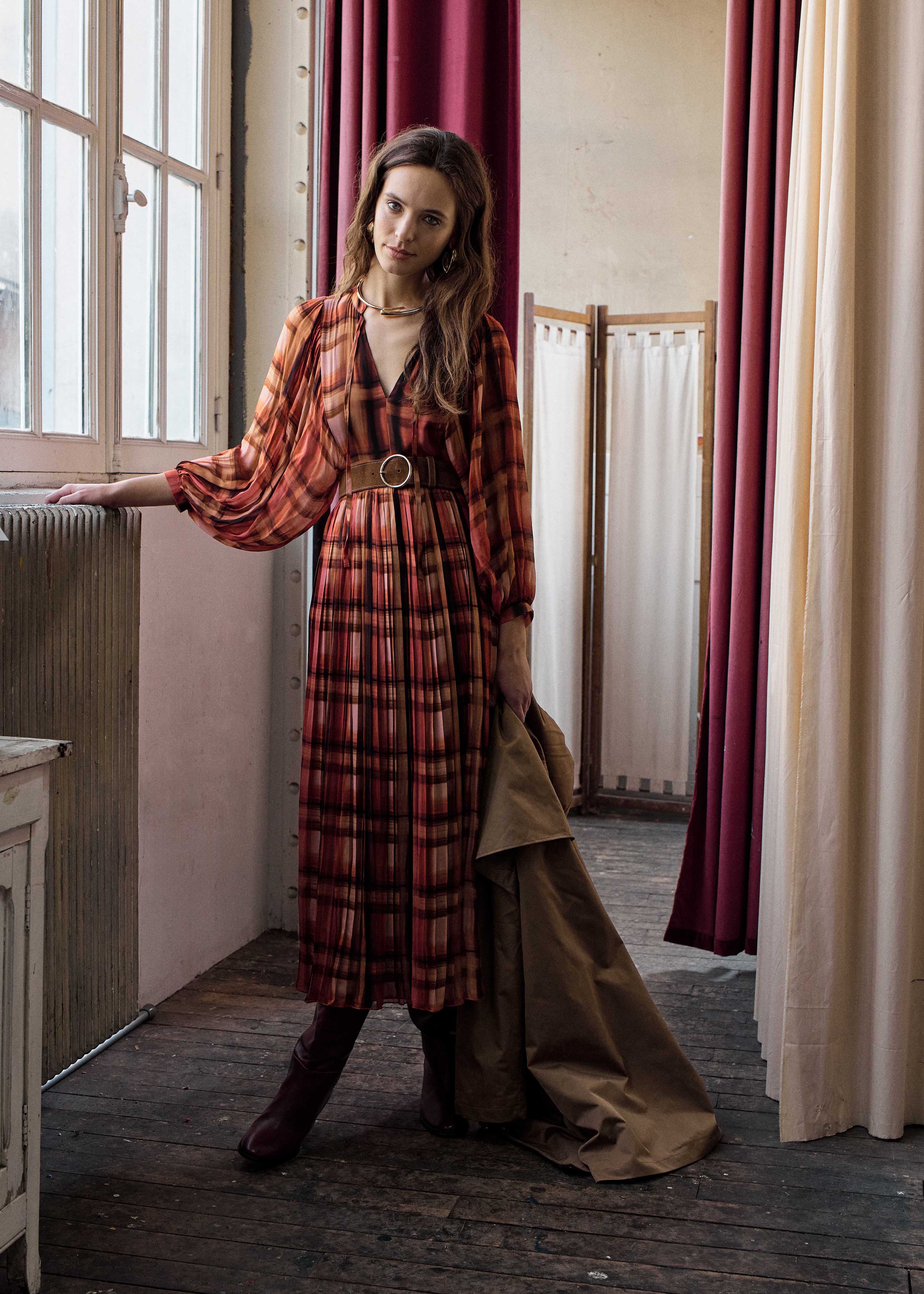 Long terracotta checkered dress with long sleeves