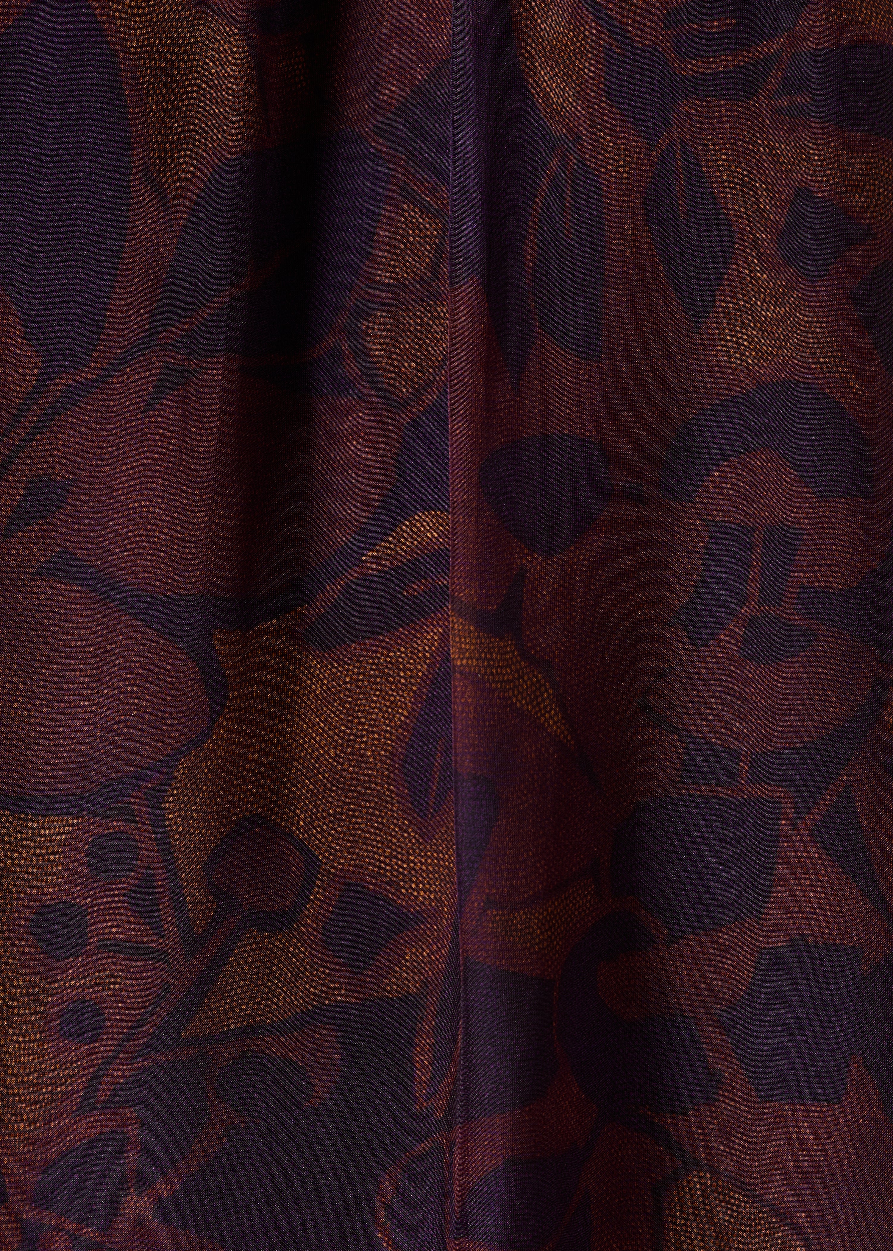 Robe courte violette à imprimé floral manches longues col montant