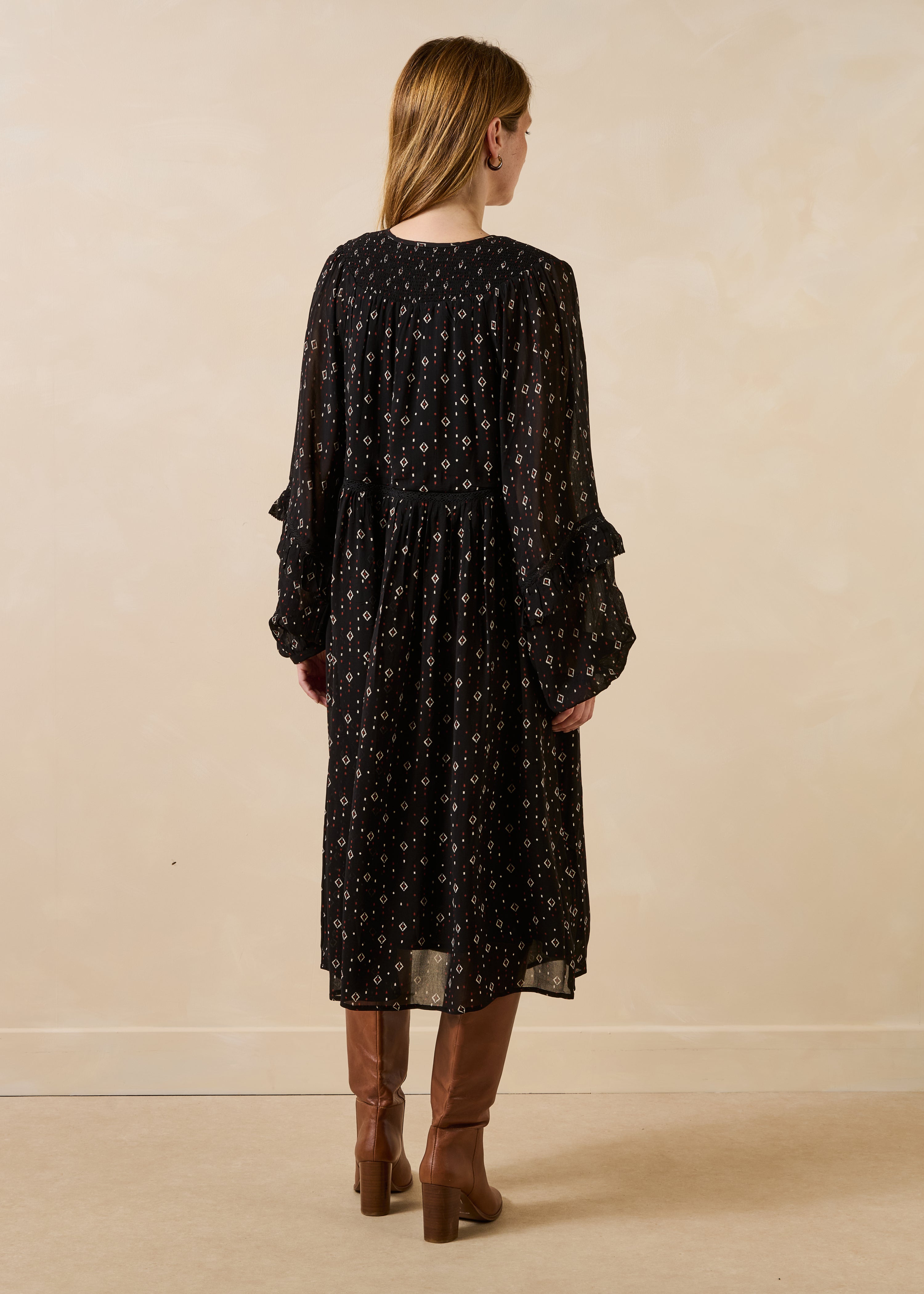Zwarte midi-jurk van voile met lange mouwen en print