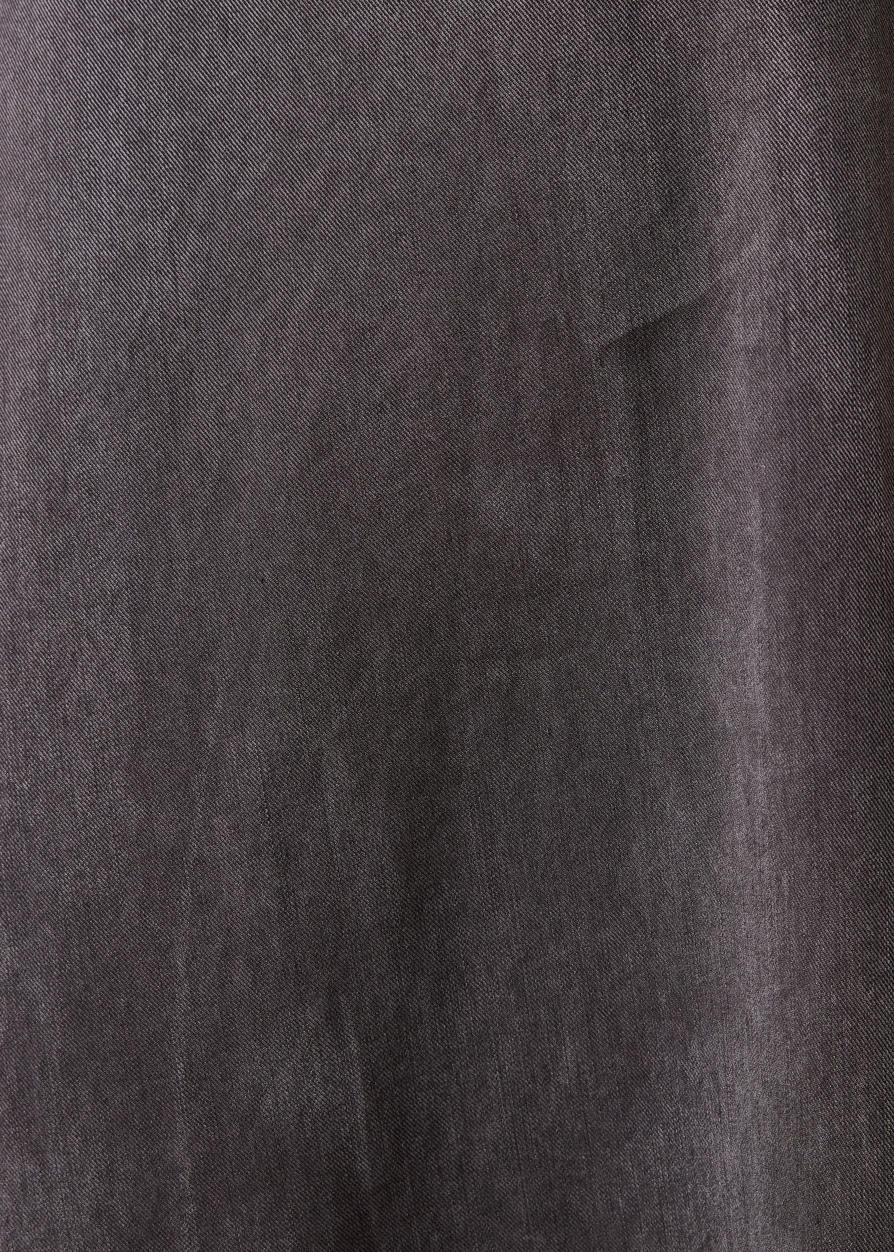 Robe longue grise en satin manches courtes