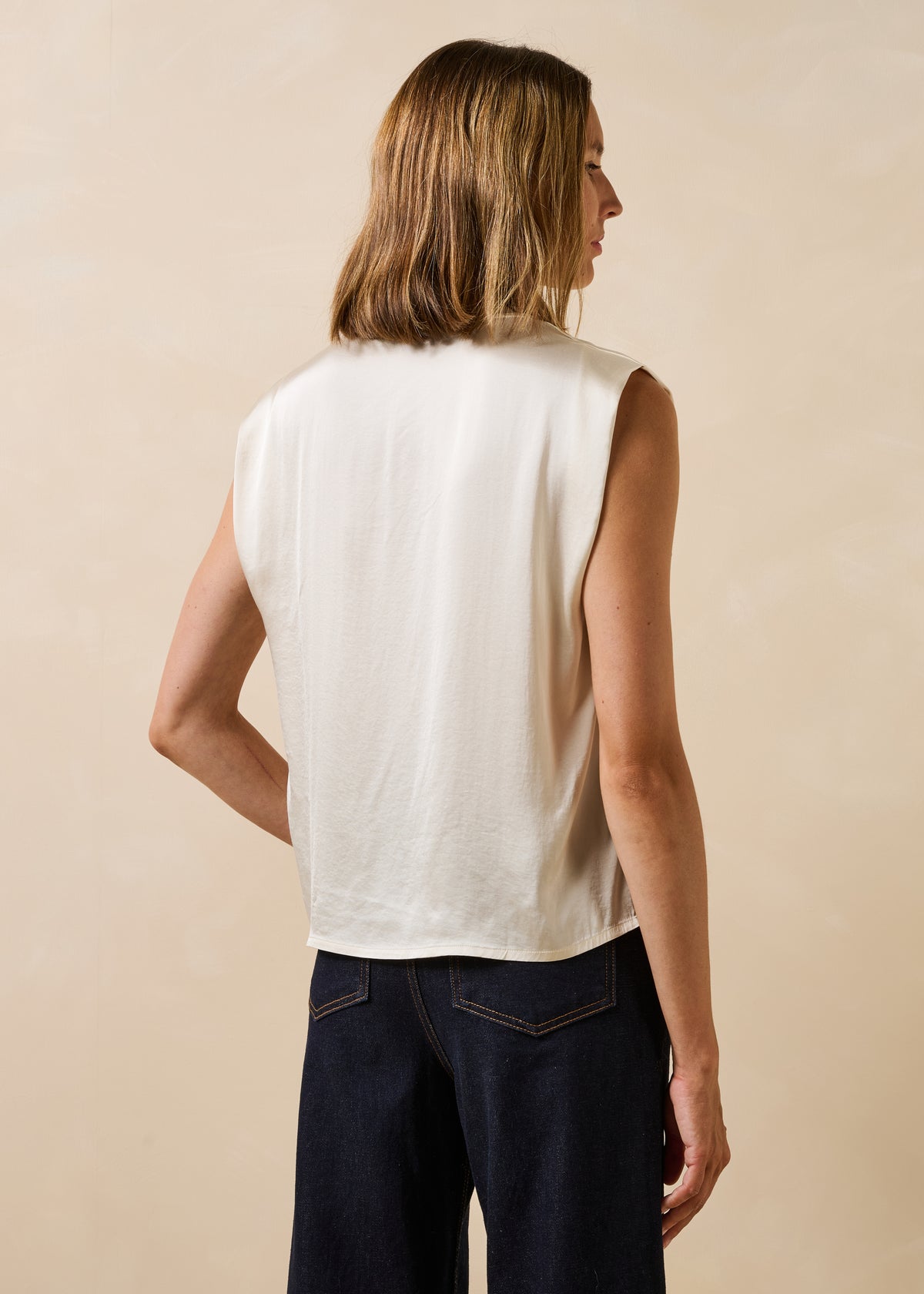 Ärmelloses Top in Satin, Farbe Ecru