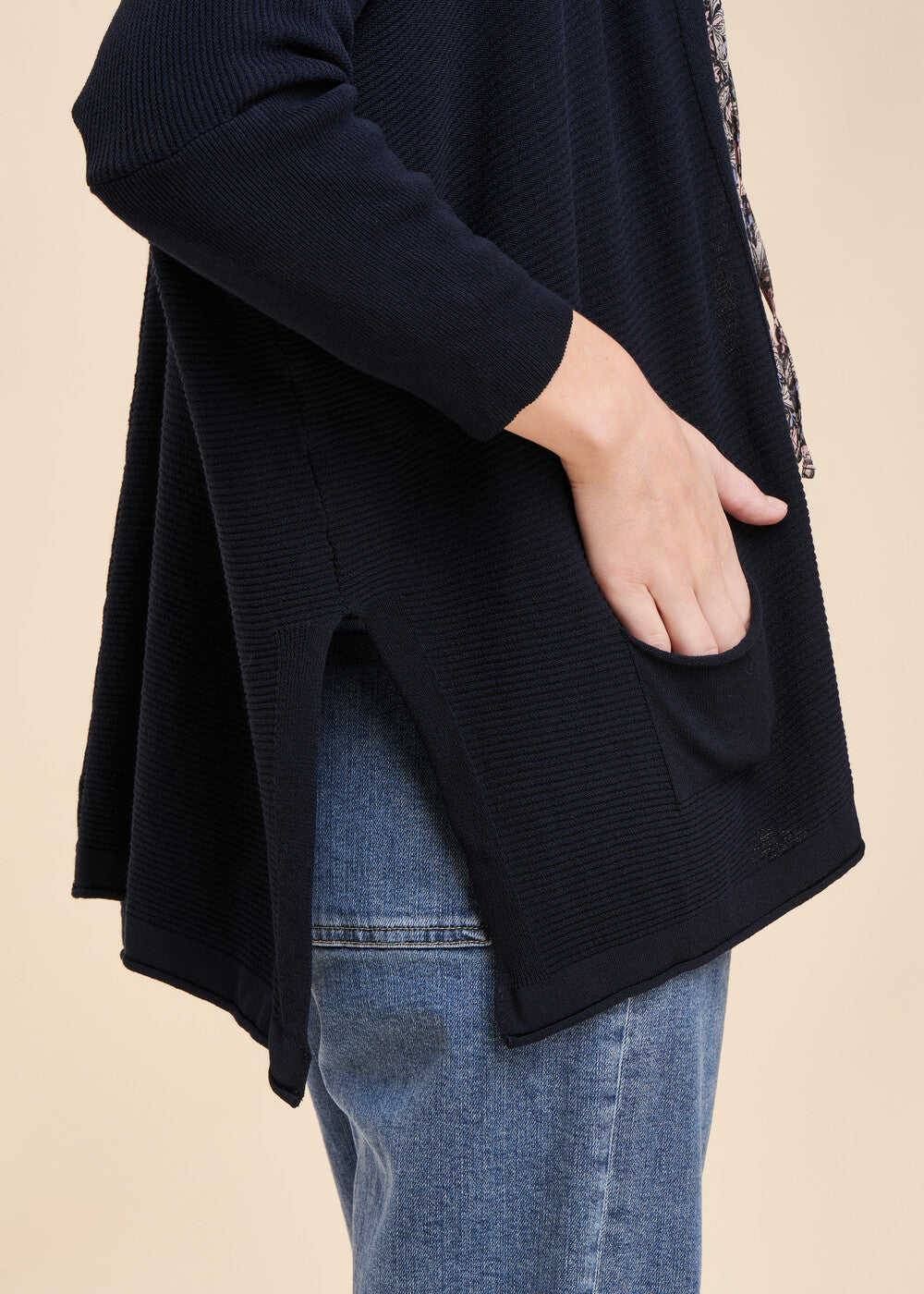 Oversized loose-fit cardigan