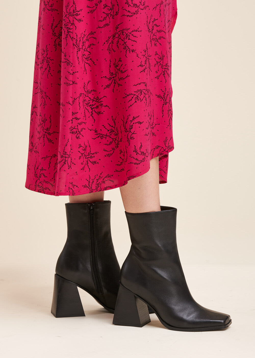Bottines bout carré en cuir de vachette