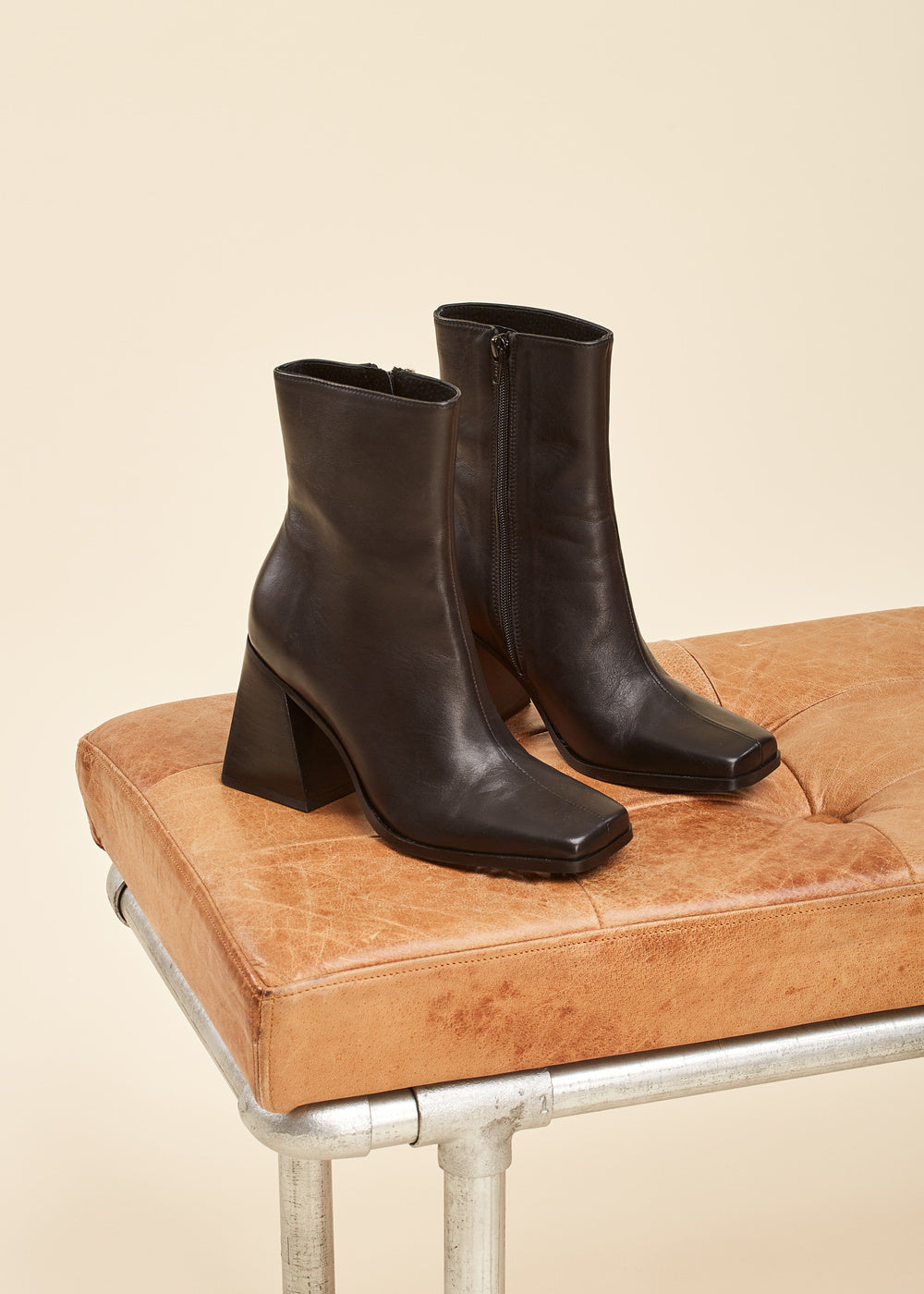 Bottines bout carré en cuir de vachette