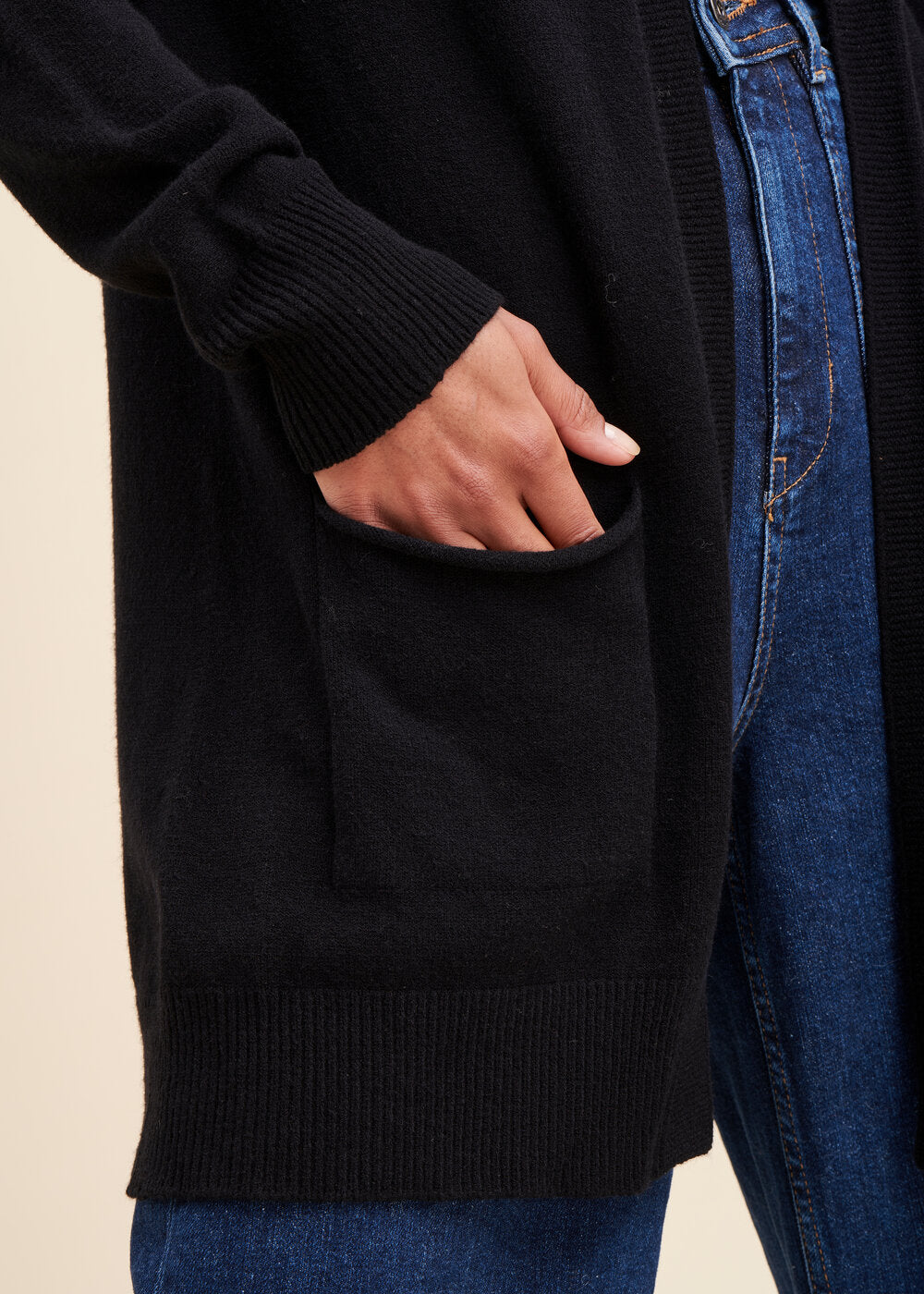 Fine-knit mid-length cardigan