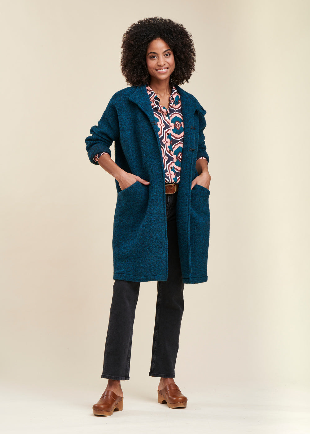 Manteau bleu pétrole mi-long en maille bouillie