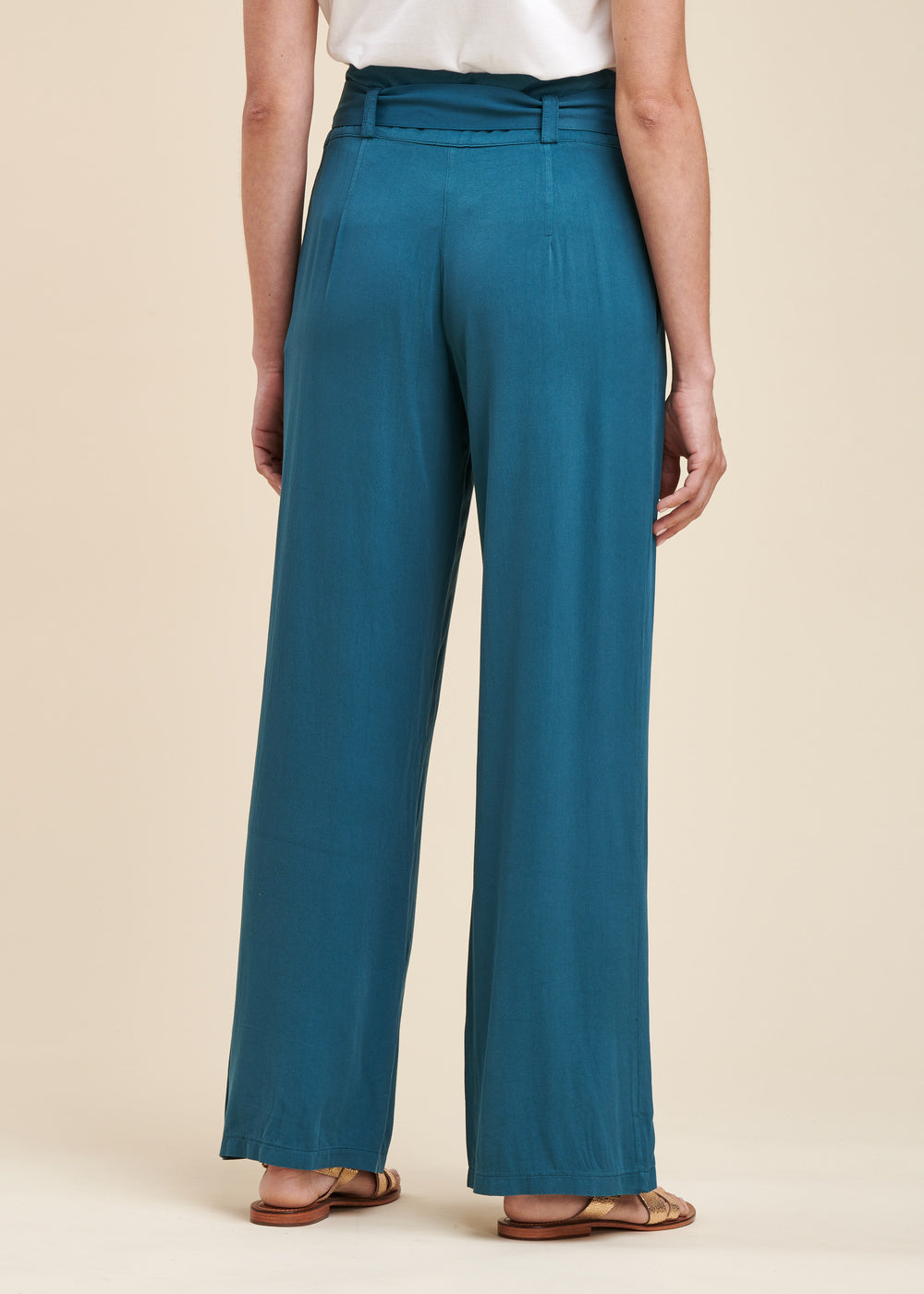 Wide, flowing pants