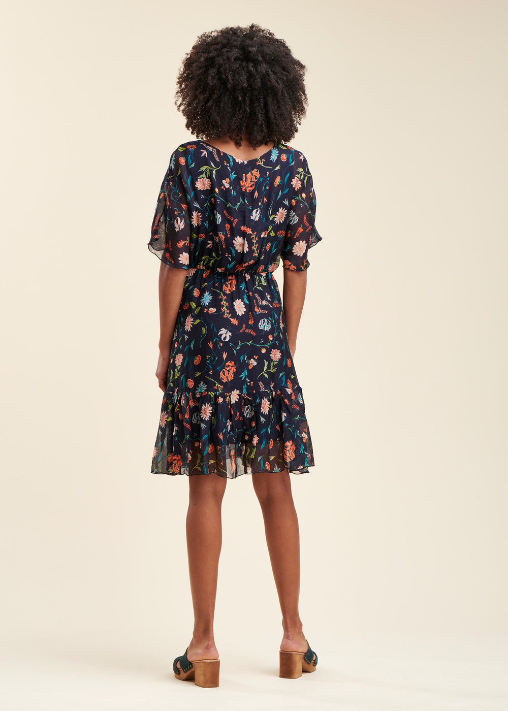 Short dress in viscose silk with floral print